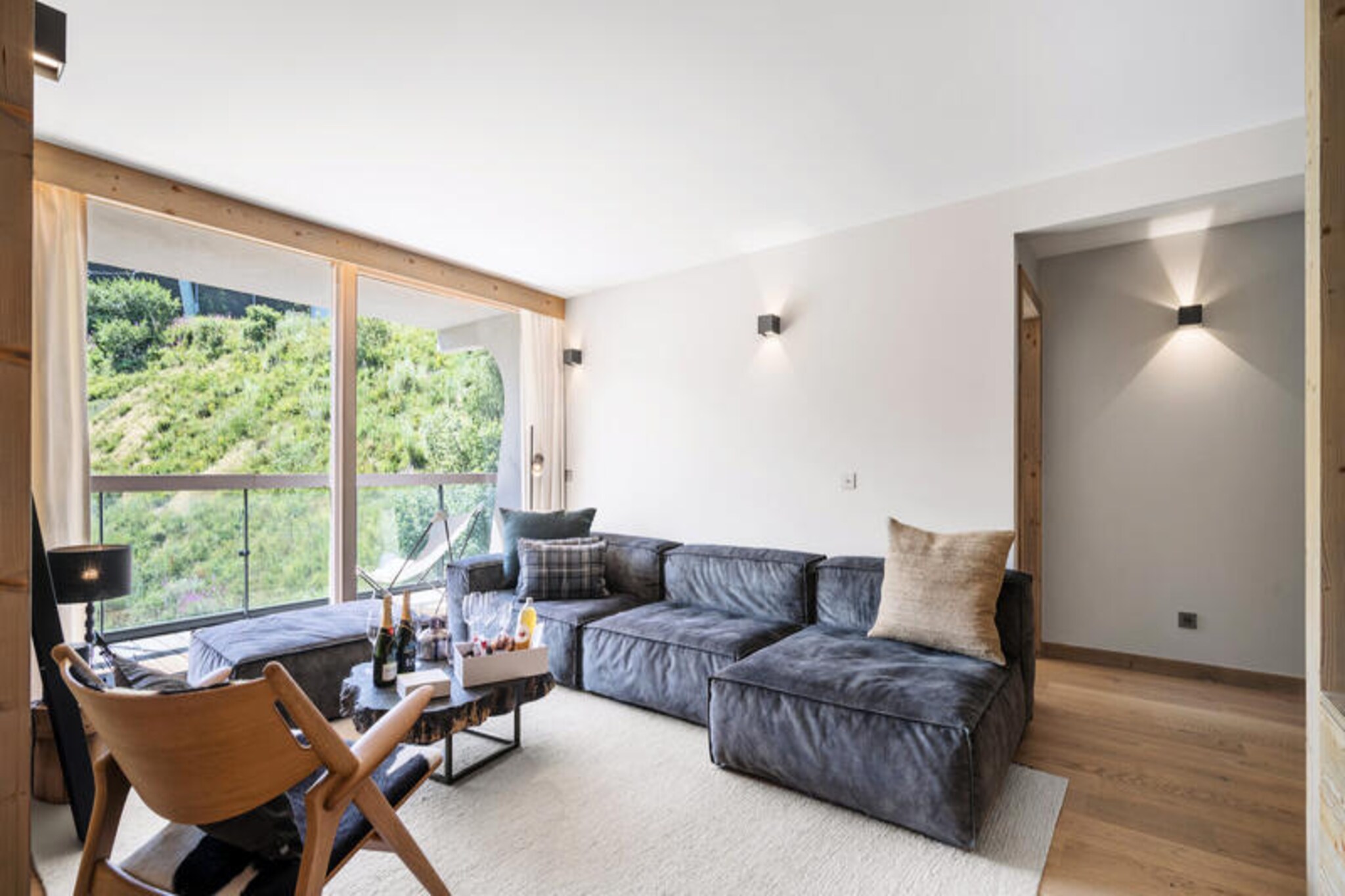 Ski-in/ski-out apartment with a view