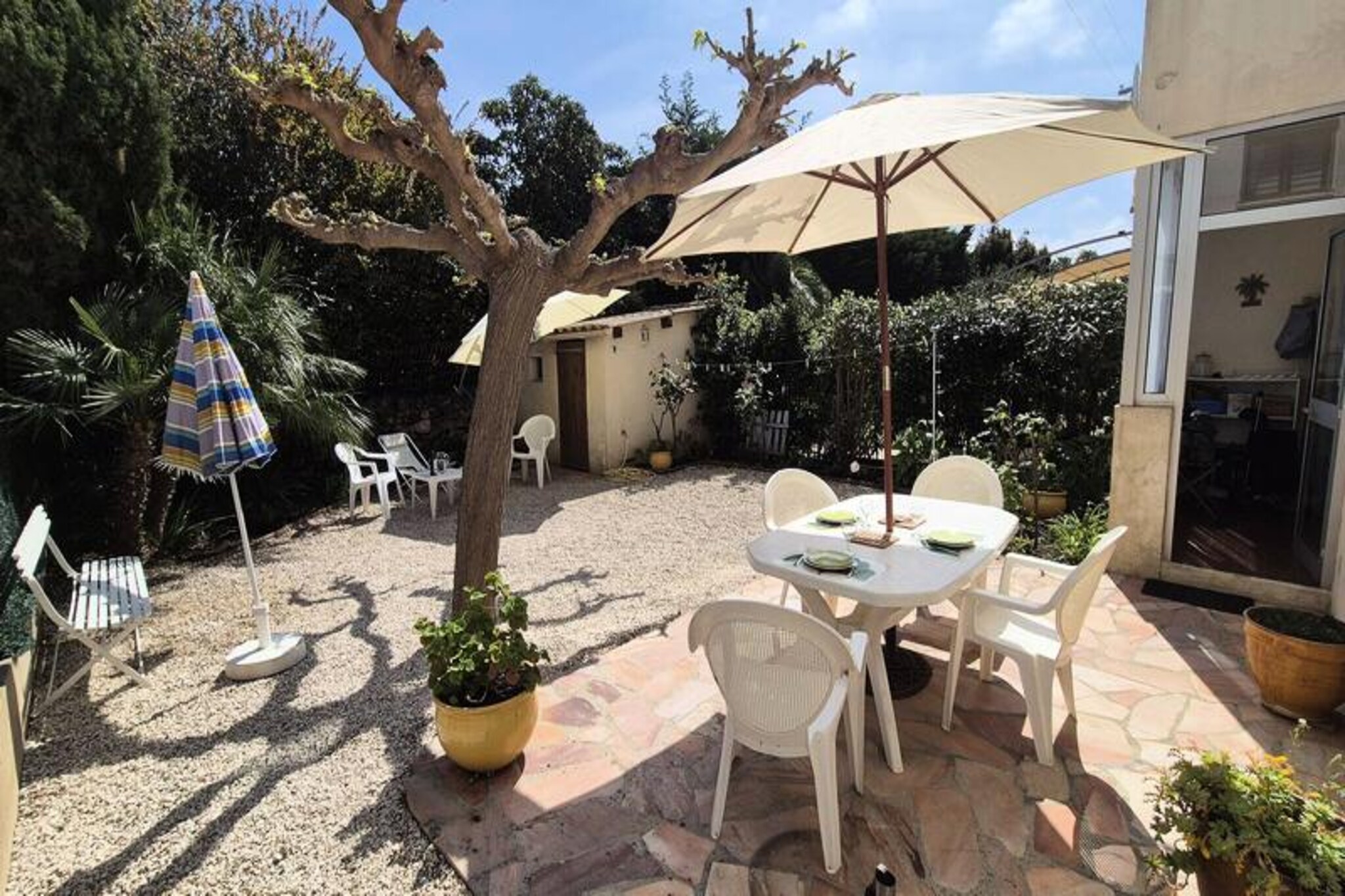 In the heart of the charming coastal town of Sanary-sur-Mer, this delightful ground-floor apartment offers a serene retreat just moments from the Mediterranean. Imagine waking up to the gentle rustle of leaves in your private 80 m² enclosed garden, enjoying breakfast on the furnished terrace surrounded by mature trees, or lounging in the sun with a good book. This rare gem combines tranquility with convenience, placing you within walking distance of the town's vibrant port and sandy beaches.
Spanning 65 m², the apartment is thoughtfully designed for comfort and relaxation. It features two cozy bedrooms, a bright and airy living room that opens onto a second terrace, a fully equipped separate kitchen, a modern shower room, and a separate toilet. The garden shed provides additional storage, while the outdoor space is perfect for al fresco dining or unwinding after a day of exploring. Whether you're traveling as a couple, with family, or friends, this home offers the perfect blend of indoor and outdoor living.
Just a 3-minute stroll away, the picturesque port of Sanary-sur-Mer awaits with its bustling Provençal market, evening craft fairs in summer, and a variety of restaurants, bars, and shops. Embark on boat trips to the Calanques or nearby islands, try deep-sea fishing, or simply soak in the lively atmosphere of this quintessential Mediterranean town. Fireworks, festivals, and cultural events add to the allure, making every moment unforgettable.
Whether you're seeking a peaceful escape or an active seaside holiday, this charming apartment provides the ideal base for your adventures. With its prime location and inviting ambiance, it promises a stay filled with relaxation, discovery, and the timeless charm of the French Riviera.