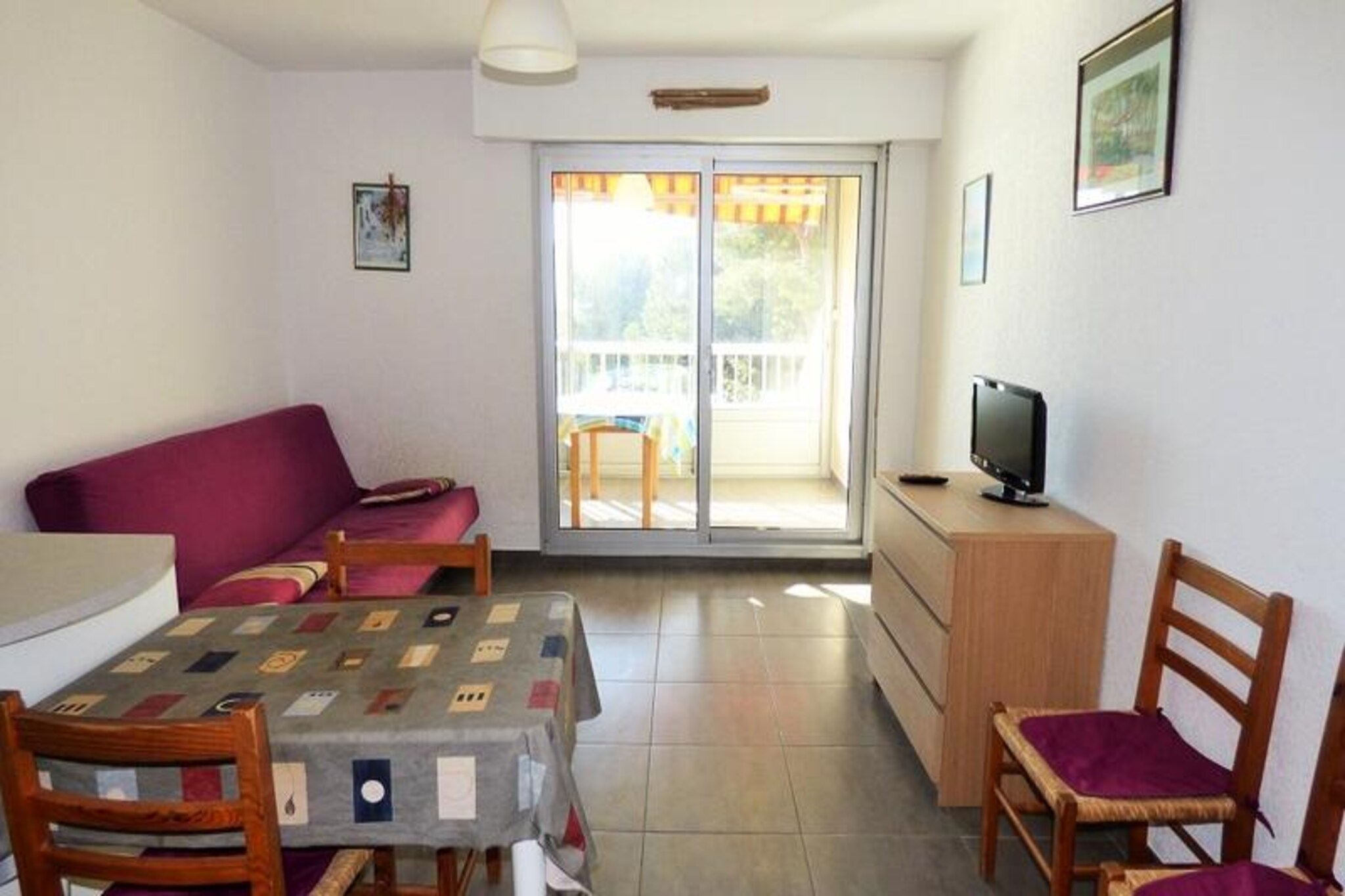 On the picturesque peninsula of Saint-Mandrier-sur-Mer, this serene seaside studio offers a tranquil escape with breathtaking views of the Mediterranean and lush pine forests. Imagine waking up to the sound of waves gently lapping against the shore, with Ste Asile beach just steps away from your door. This idyllic retreat is perfect for those seeking a blend of relaxation and adventure, surrounded by the natural beauty of the Côte d'Azur.
This cozy 24 sq m studio is thoughtfully designed to maximize comfort and functionality. It features a sleeping alcove with bunk beds (suitable for children over six) and a sofa bed, accommodating up to four guests. The 7 sq m loggia invites you to enjoy alfresco meals or simply unwind while soaking in the stunning sea views. The apartment is equipped with modern amenities, including a television, washing machine, refrigerator/freezer, microwave, and coffee maker, ensuring a hassle-free stay.
The location is unbeatable, with everything you need within walking distance. Stroll to the charming port to experience traditional Provençal markets, pétanque games, and even jousting tournaments. The nearby coastal path offers scenic walks, while Sablettes beach and the ferry terminal to Toulon are just a 10-minute walk away. Local restaurants and grocery stores add to the convenience, making this a perfect base for exploring the region.
Whether you're savoring the Mediterranean breeze on the loggia or exploring the vibrant local culture, this apartment promises an unforgettable stay. Escape the hustle and bustle, and let the charm of Saint-Mandrier-sur-Mer rejuvenate your spirit.