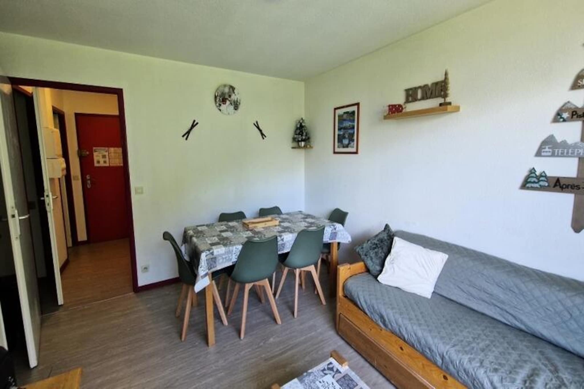 2 Rooms for 6 People