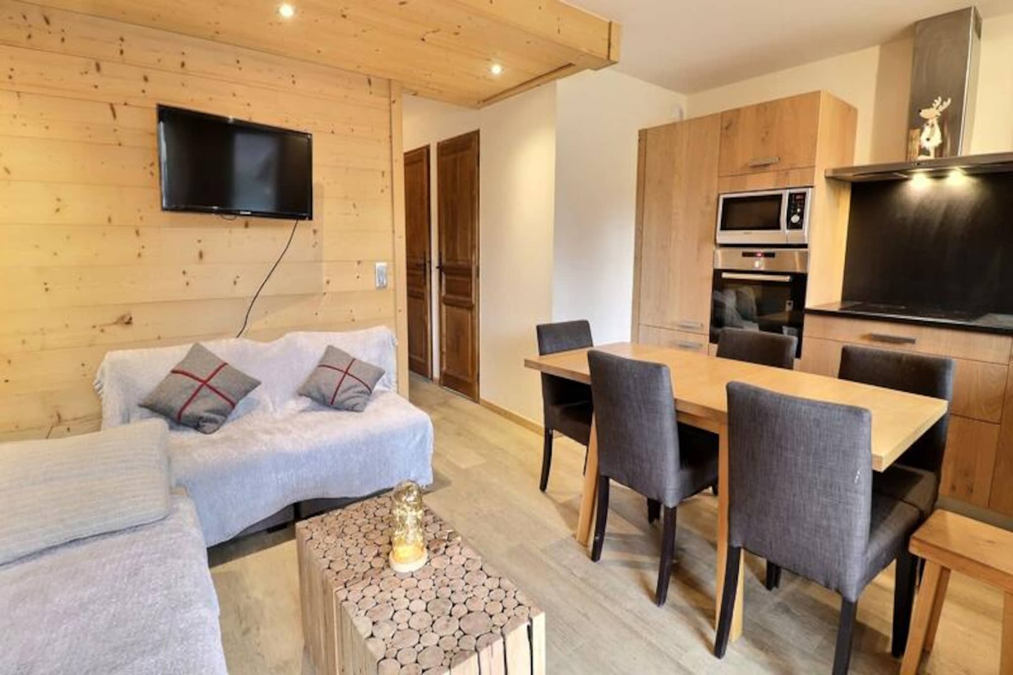 SUPERB 4-ROOM DUPLEX - COMPLETELY RENOVATED