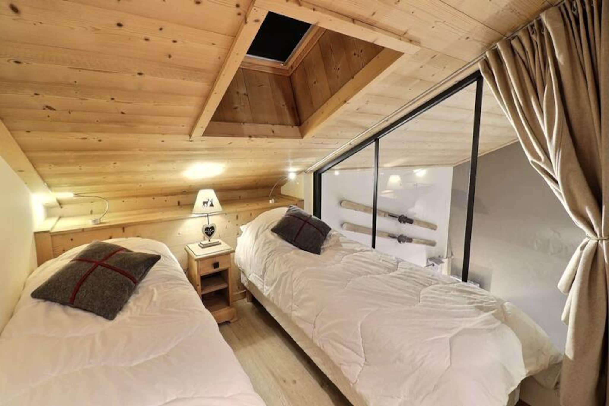 SUPERB 4-ROOM DUPLEX - COMPLETELY RENOVATED