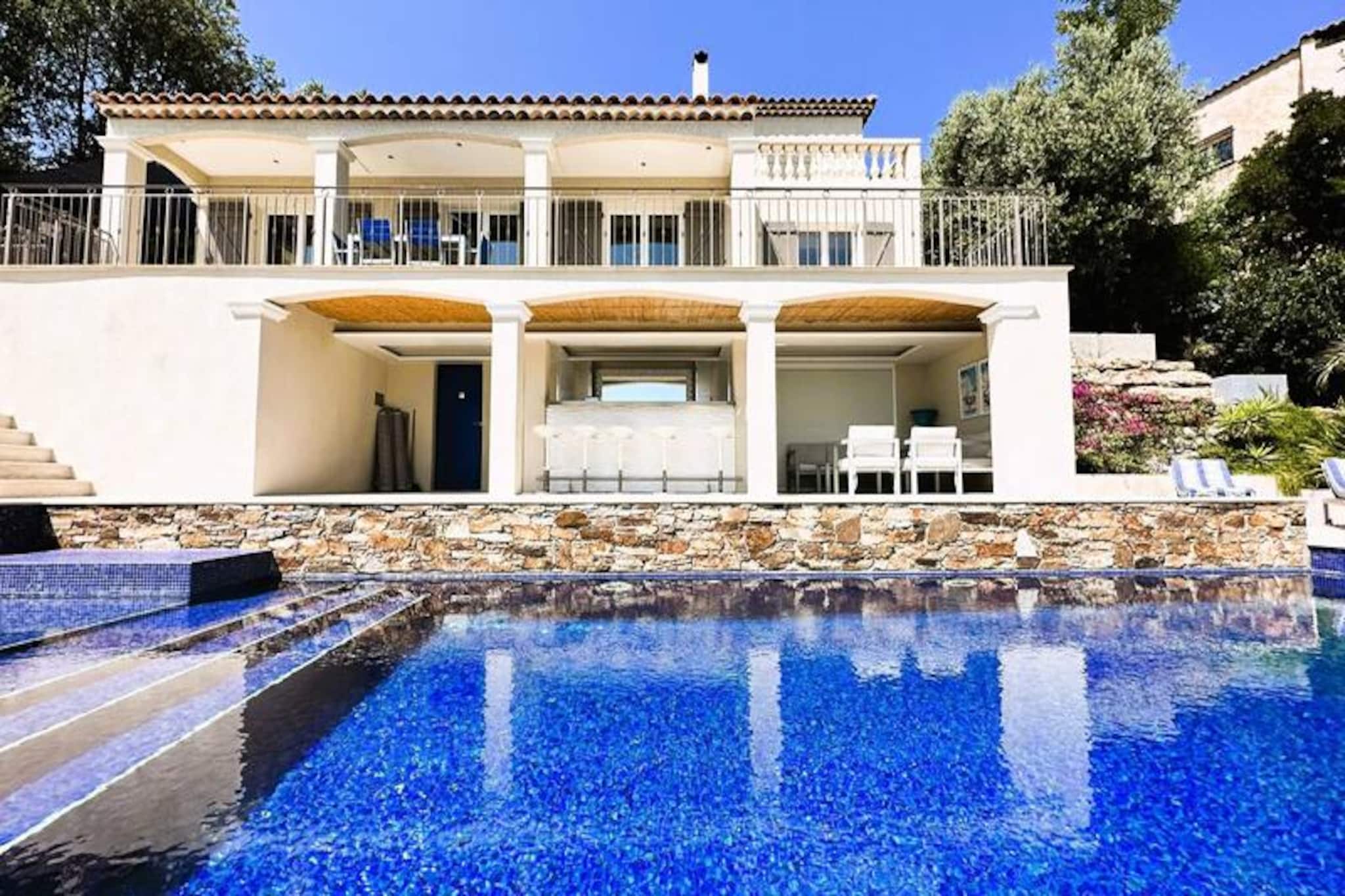 Villa in Valcros with Infinity Pool Views