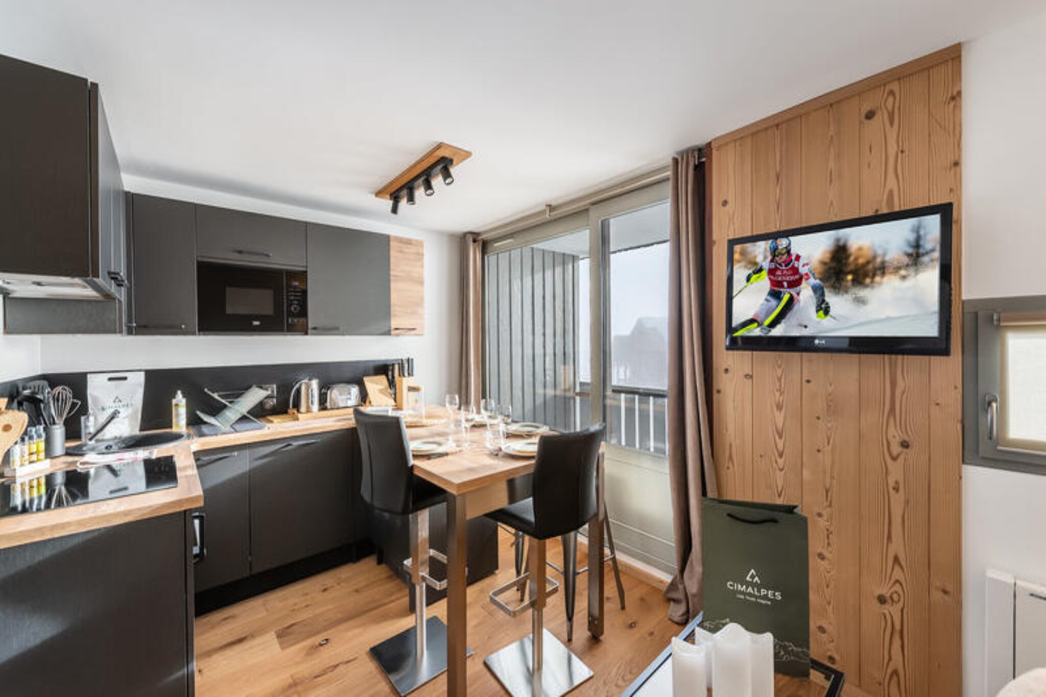 Renovated ski-in/ski-out apartment