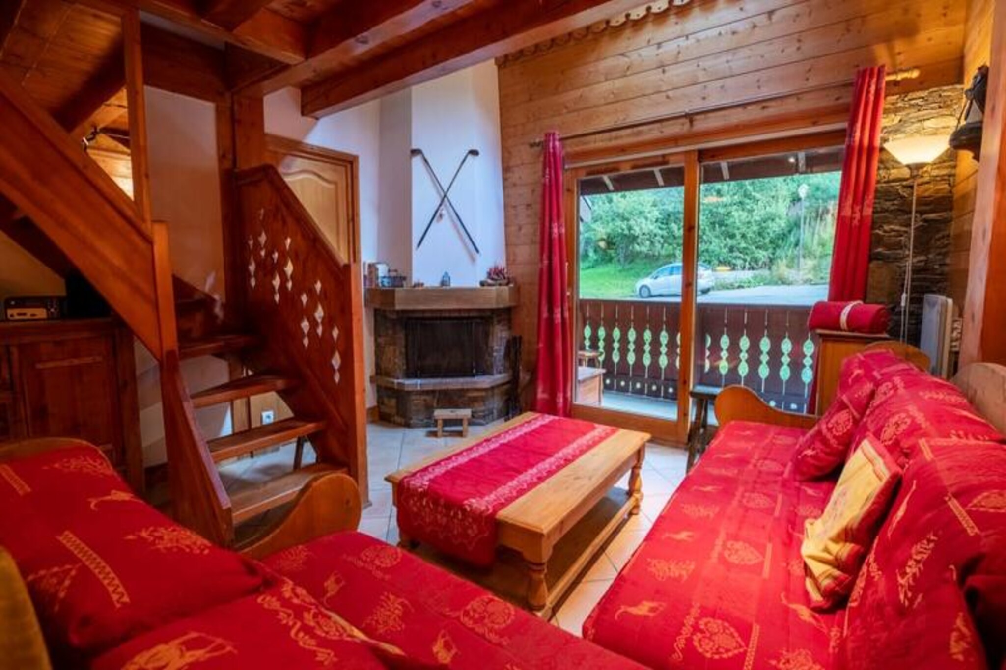 High above the charming village of Méribel, this delightful mountain apartment in the sought-after Morel area offers a perfect blend of alpine tradition and modern comfort. Imagine starting your day just 50 meters from the Morel chairlift, with the snowy slopes of the 3 Valleys at your doorstep. After a thrilling day on the pistes, retreat to the warmth of your private fireplace, where the crackling fire sets the tone for cozy evenings with family or friends.
The apartment, designed for up to 8 guests, features a spacious living area with an open-plan kitchen and dining space, ideal for shared meals and laughter. The en suite master bedroom boasts a comfortable double bed, while the second bedroom offers two single beds. Upstairs, you’ll find another double bedroom, a second bathroom, and a versatile open-plan area with a sofa bed that can be separated by a curtain for added privacy. Modern amenities such as Wi-Fi, a Nespresso machine, and a raclette set ensure a seamless and enjoyable stay. The terrace doubles as a ski storage area, complemented by dedicated lockers for your convenience.
The Morel area is a favorite among visitors, combining quick access to the slopes with proximity to Méribel’s vibrant center, just a 5-10 minute walk away. The Hulotte slope leads directly back to the Morel chairlift, making your ski days effortless. Nearby, you’ll find a Sherpa supermarket, ski shops, and a variety of restaurants like Alti 16 and Tsaretta Spice. Free shuttles connect you to the rest of the resort, ensuring you can explore every corner of this winter wonderland.
Whether you’re here for the world-class skiing, the picturesque alpine setting, or the vibrant après-ski scene, this apartment is your gateway to unforgettable memories in the heart of the 3 Valleys.