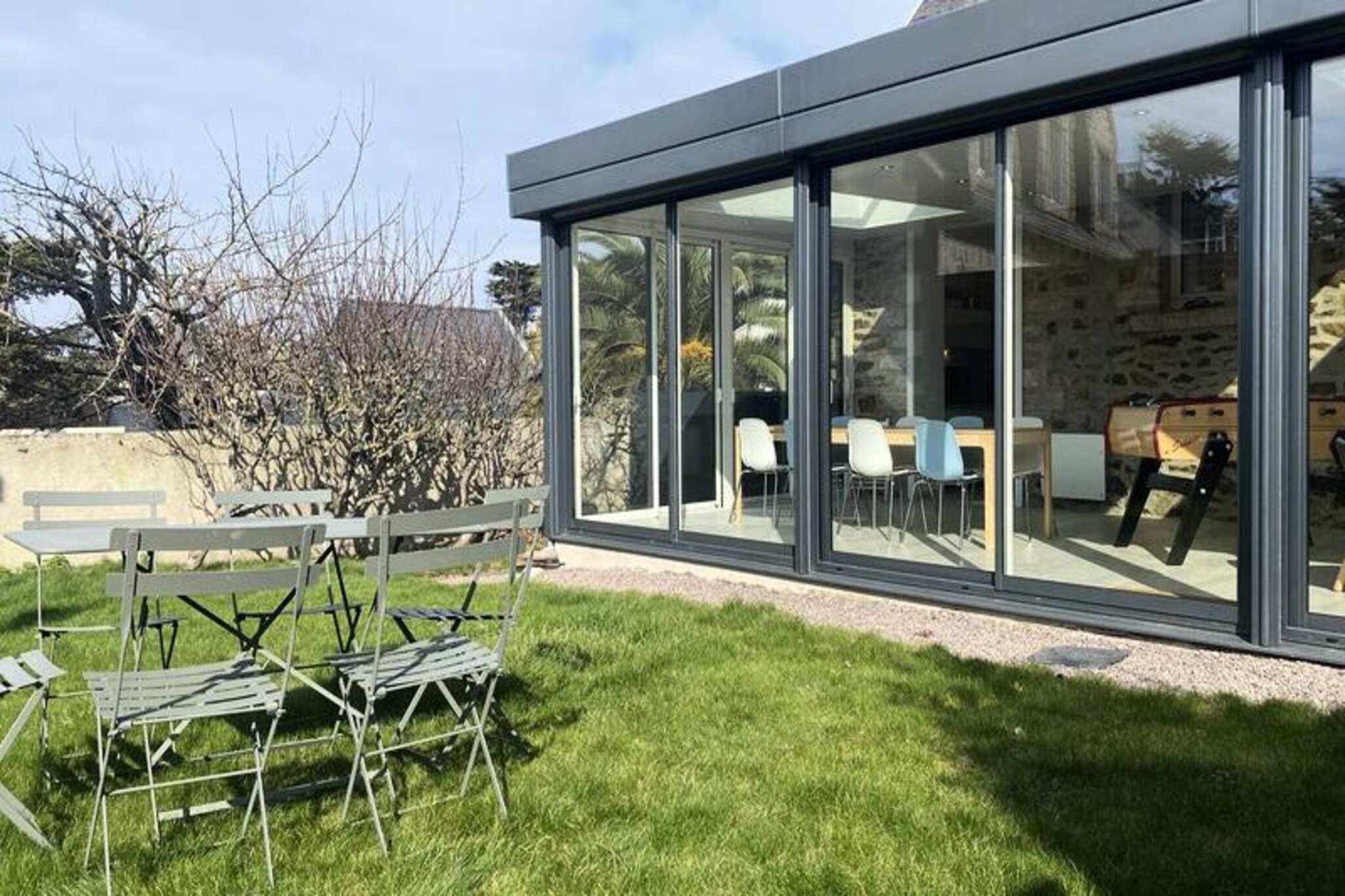 In the heart of the enchanting Penthièvre coast, this charming family home in Pléneuf-Val-André invites you to experience the beauty of Brittany’s seaside. Wake up to the gentle sound of waves and the promise of a day filled with exploration, relaxation, and unforgettable memories. Just a short stroll away lies the expansive Val-André beach, perfect for sunbathing, swimming, or simply enjoying the fresh ocean breeze. The nearby Verdelet rock and Digue promenade offer breathtaking views and serene walks along the coastline. Golf enthusiasts will be delighted by the 18-hole course nestled amidst stunning natural surroundings. \n\nStep inside this warm and welcoming home, designed with comfort and practicality in mind. The ground floor boasts a fully equipped open-plan kitchen with a central island, ideal for preparing meals to enjoy in the spacious dining area or out in the garden. The living room, complete with a TV for DVD playback, can be opened up to the main living area for larger gatherings. Upstairs, four cozy bedrooms each feature double beds (160x200cm), ensuring restful nights for everyone. Modern amenities such as Wi-Fi access, a bathroom on each floor, and included bed linen and towels make your stay effortless and enjoyable. \n\nBeyond the property, the region offers a wealth of activities and sights. Explore the picturesque coastal trails, discover local markets brimming with Breton specialties, or indulge in fresh seafood at nearby restaurants. Whether you’re seeking adventure or tranquility, this home provides the perfect base to uncover the treasures of Pléneuf-Val-André and its surroundings. Let the charm of Brittany captivate you, and create lasting memories in this idyllic retreat.