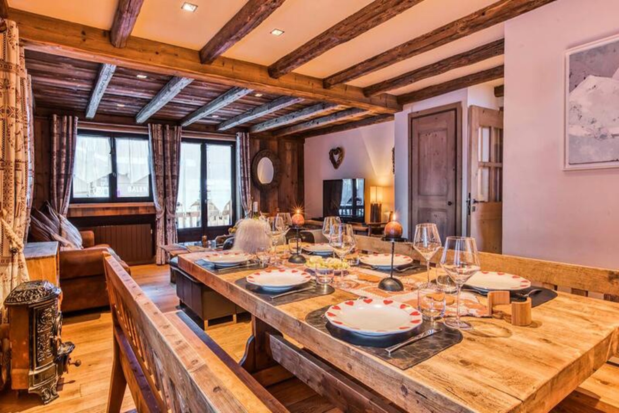 In the heart of the prestigious Courchevel 1850, this exquisite apartment offers a harmonious blend of alpine charm and modern sophistication. Imagine waking up to the crisp mountain air and stepping out onto your private balcony to admire the breathtaking snow-capped peaks. With its prime location just steps from the slopes and La Croisette, this refined retreat is the perfect base for an unforgettable ski holiday in one of the world’s most renowned resorts.
Spanning 112 square meters, the apartment comfortably accommodates up to six guests across three beautifully appointed double bedrooms, each featuring a TV and DVD player. The master bedroom boasts an en-suite bathroom with a luxurious whirlpool bath, while the second bedroom offers an en-suite shower room. The third bedroom is equally inviting, with access to a separate bathroom with a shower. The open-plan living area, complete with a cozy lounge, dining space, and a fully equipped kitchen, is designed for relaxation and socializing. Modern amenities such as a wine cellar, Nespresso machine, and a ski locker with a boot dryer ensure your stay is as comfortable as it is convenient.
Beyond the apartment, Courchevel 1850 beckons with its world-class skiing, fine dining, and vibrant après-ski scene. Whether you’re carving down pristine slopes, indulging in gourmet cuisine, or exploring the charming village, every moment here is steeped in luxury and adventure. With personalized concierge services, including ski pass bookings and restaurant reservations, your every need is taken care of.
Choose this elegant alpine haven for your next getaway and experience the magic of Courchevel 1850, where every detail is designed to create lasting memories.