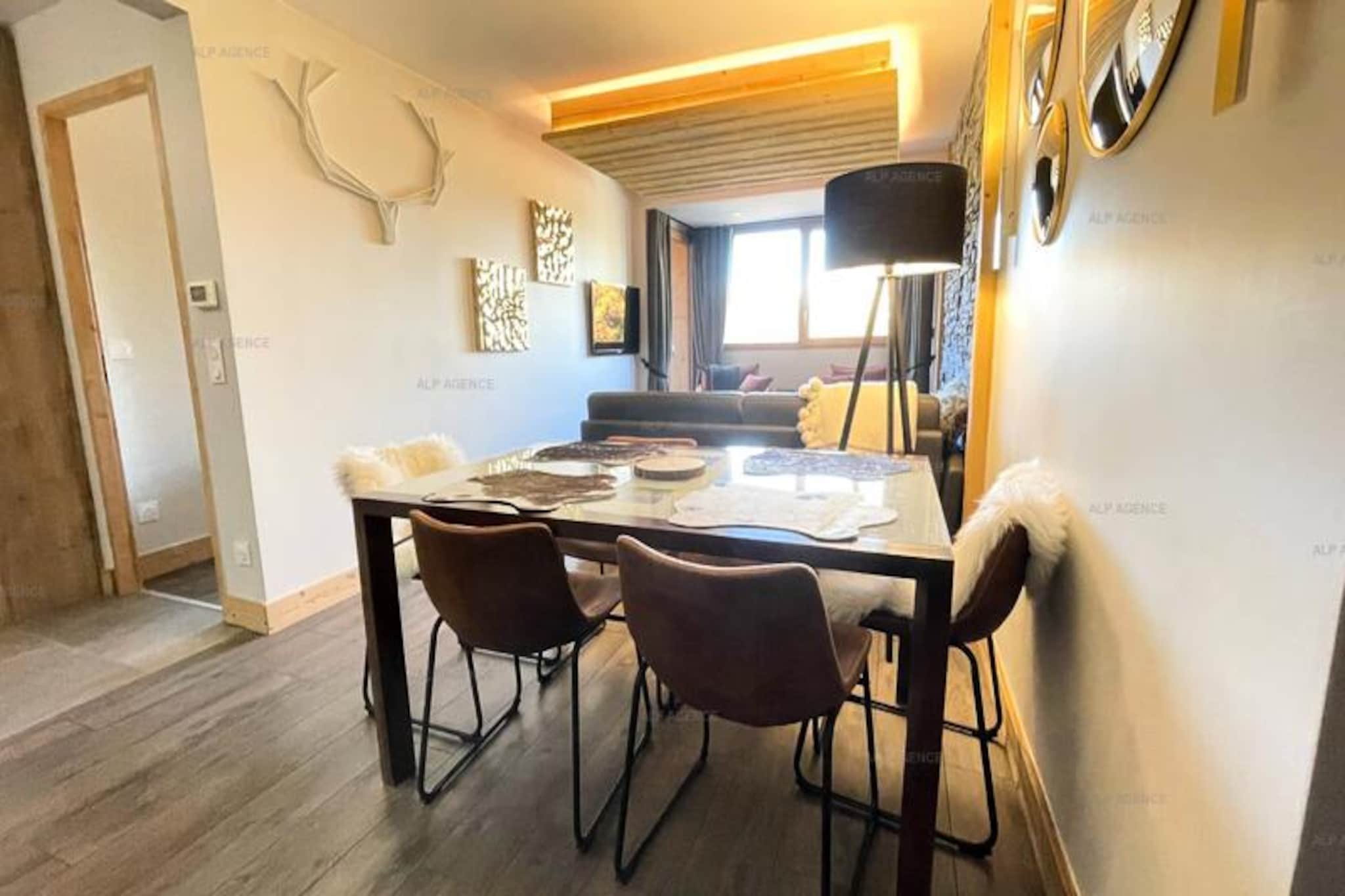 Elevator, Living room(TV), Kitchen(electric kettle, toaster, coffee machine, oven, dishwasher, dishes and cutlery), bedroom(bunk bed), bedroom(double bed), bedroom(single bed, single bed), bathroom(shower, washbasin), bathroom(shower, washbasin), washing machine, heating, hairdryer, plancha grill