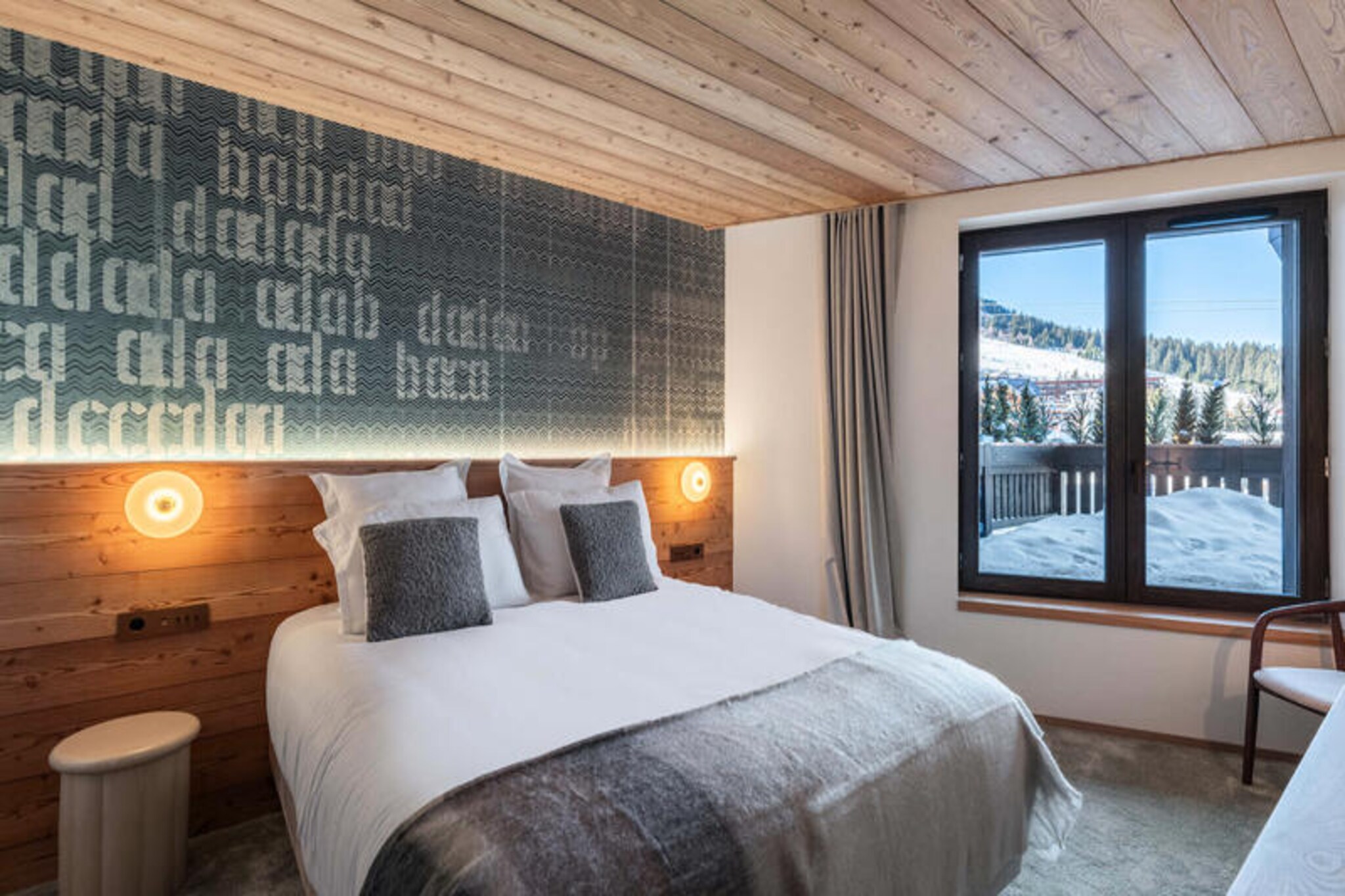 Apartment in Courchevel with Ski Access