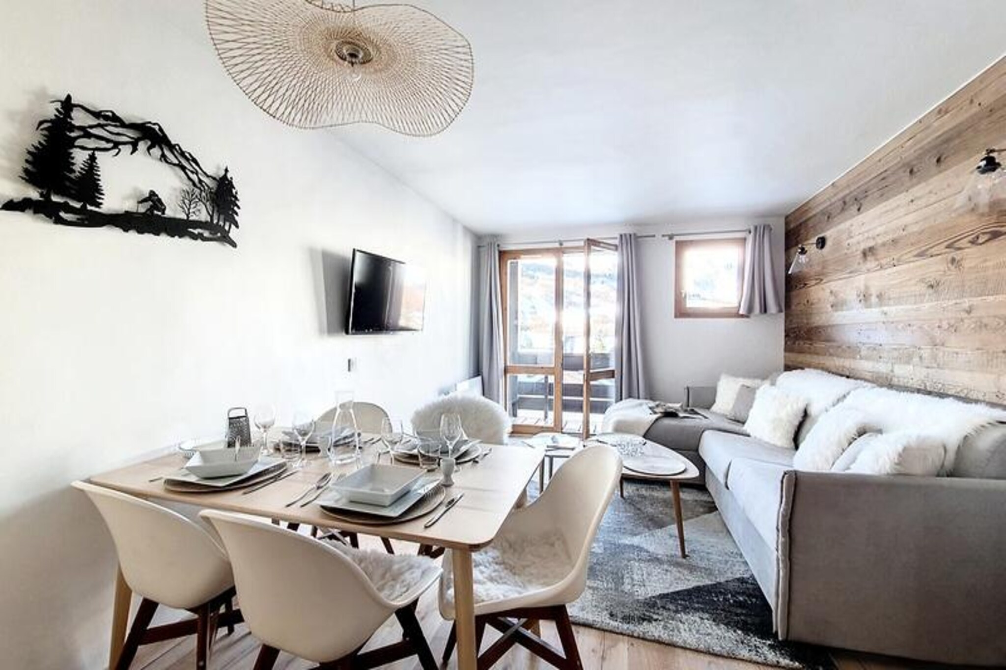 Renovated duplex apartment · Ski-in/ski-out · Balcony