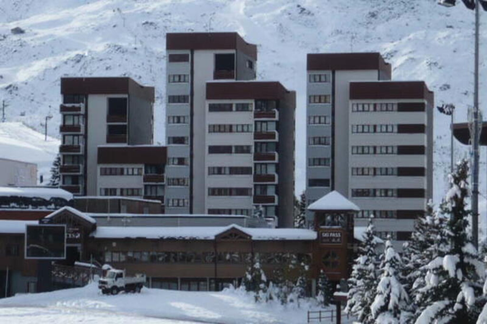 Modern studio · Ski-in/ski-out access · Balcony with a lovely view