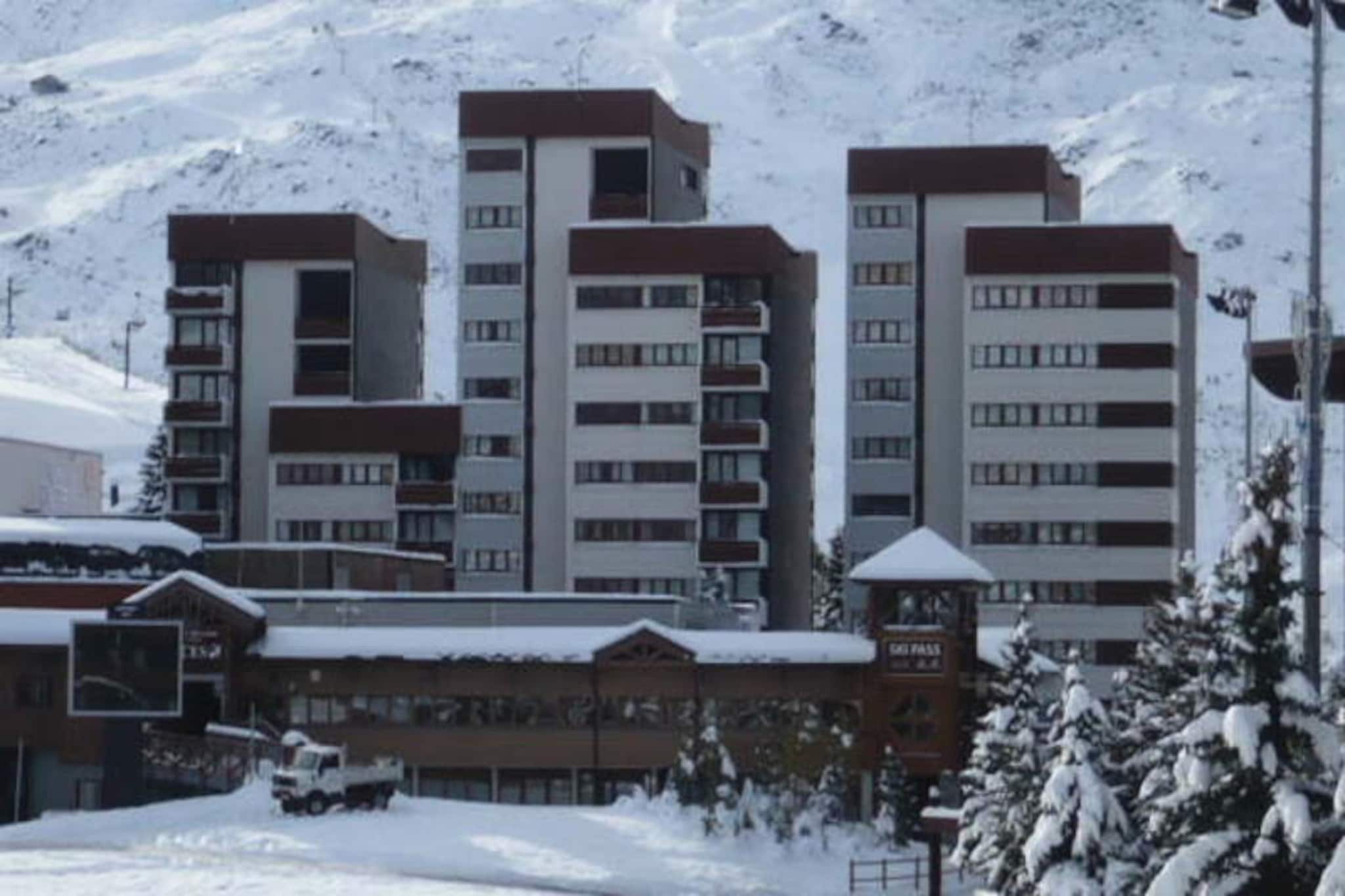 In the heart of the picturesque French Alps, this cozy studio apartment offers an intimate retreat for two, perfect for a romantic getaway or a peaceful mountain escape. Situated in the Burons building, just steps from the lively La Croisette shopping arcade, you’ll find yourself immersed in the charm of this alpine resort, with everything you need right at your fingertips. From the moment you arrive, the breathtaking mountain scenery and crisp alpine air set the tone for an unforgettable stay. 
 
 Renovated in 2020, this 13 m² studio is thoughtfully designed to maximize comfort and functionality. The living area features a comfortable sofa bed for two and a flat-screen TV, creating a welcoming space to relax after a day of adventure. The compact yet well-equipped kitchen includes two electric hobs, a refrigerator, microwave, toaster, kettle, and coffee maker, making it easy to prepare meals or snacks. The bathroom is modern and fitted with a shower and toilet, while the linoleum flooring adds a touch of practicality and warmth. The apartment is non-smoking, pet-free, and comes with duvets and blankets to ensure a cozy stay. 
 
 Conveniently located just 100 meters from the slopes, this residence is a dream for ski enthusiasts. The children’s daycare and snow garden are at the foot of the building, making it an excellent choice for families. With a bus stop only 50 meters away and the bus station just a 2-minute ride, exploring the area is effortless. Ski lockers in the basement add to the convenience, while the paid Wi-Fi ensures you stay connected. 
 
 Whether you’re here to carve through fresh powder, explore the vibrant resort atmosphere, or simply soak in the serene alpine beauty, this charming studio offers the perfect base for your mountain adventures. Book now and create memories that will last a lifetime.
