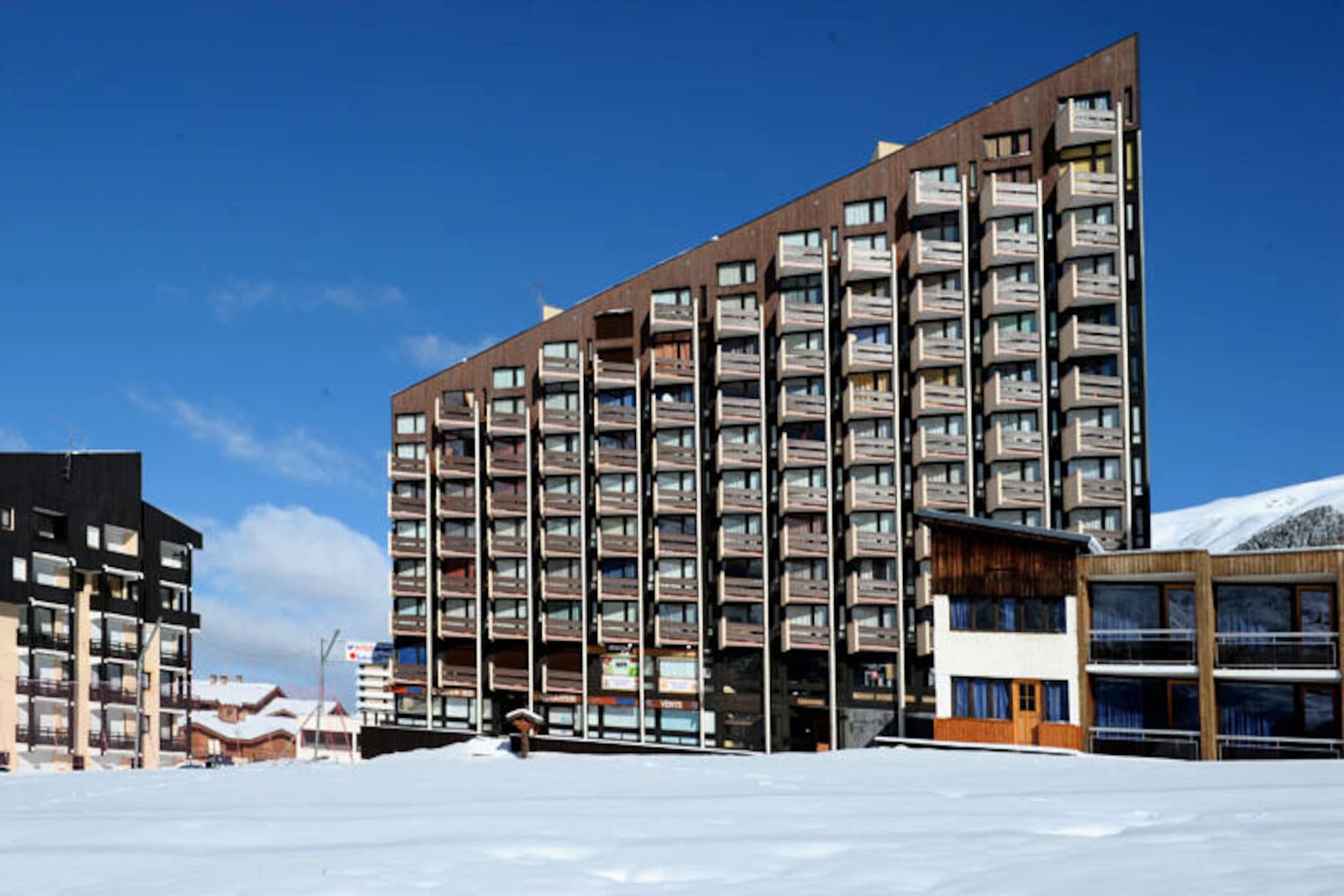 Comfortable studio · Ski-in/ski-out access · Balcony