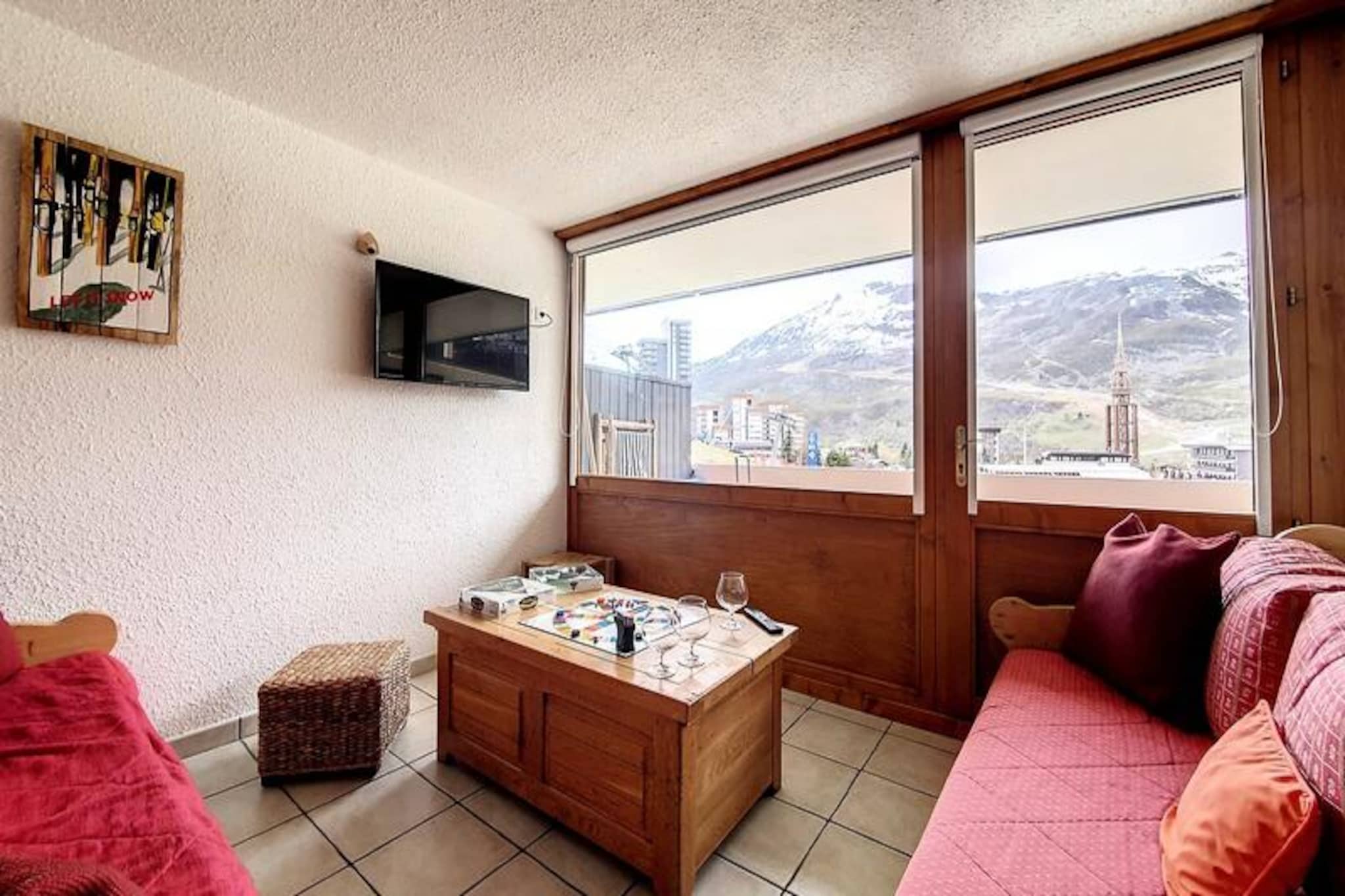 Spacious apartment · Ski-in/ski-out access · Balcony with resort view