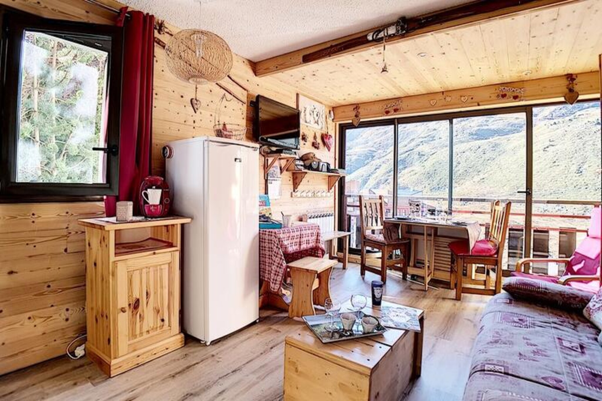 In the heart of the charming Place des Bouquetins, this cozy alpine retreat offers the perfect ski-in/ski-out experience for those seeking a seamless connection to the slopes. Imagine stepping out of your door and gliding directly onto the pristine runs of Les Menuires, surrounded by the breathtaking beauty of the French Alps. With its warm ambiance and thoughtful design, this apartment is a haven for couples or small families looking to immerse themselves in the magic of the mountains. \n\nThis recently renovated 2-room apartment spans 30 m² and is designed to comfortably accommodate up to four guests. Located on the 4th floor, it boasts a west-facing view, allowing you to enjoy the golden hues of the setting sun. The living room features a double sofa bed, a television, DVD player, and a radio/CD player, creating a cozy space to unwind after a day of adventure. The small bedroom, separated by a door, offers a double bed for restful nights. The kitchen is fully equipped with modern appliances, including a ceramic hob, dishwasher, electric oven, microwave, and specialty items like a crepe maker, raclette grill, and fondue set—perfect for indulging in local culinary traditions. A bathroom with a bathtub and wall-mounted hairdryer, as well as a separate toilet, add to the apartment’s convenience. \n\nThe residence itself provides free Wi-Fi (subject to network coverage) and features an elevator for easy access. Just steps away, a pedestrian bridge connects you to the lively Bruyères district, where you’ll find a variety of restaurants, shops, a water park, wellness center, cinema, ski school, and even a toboggan run. For those seeking more exploration, the Croisette district is just a 15-minute walk away via a scenic pedestrian path. \n\nWhether you’re here for the thrill of skiing or the tranquility of alpine living, this apartment offers an ideal base for creating unforgettable memories in the heart of the Three Valleys.