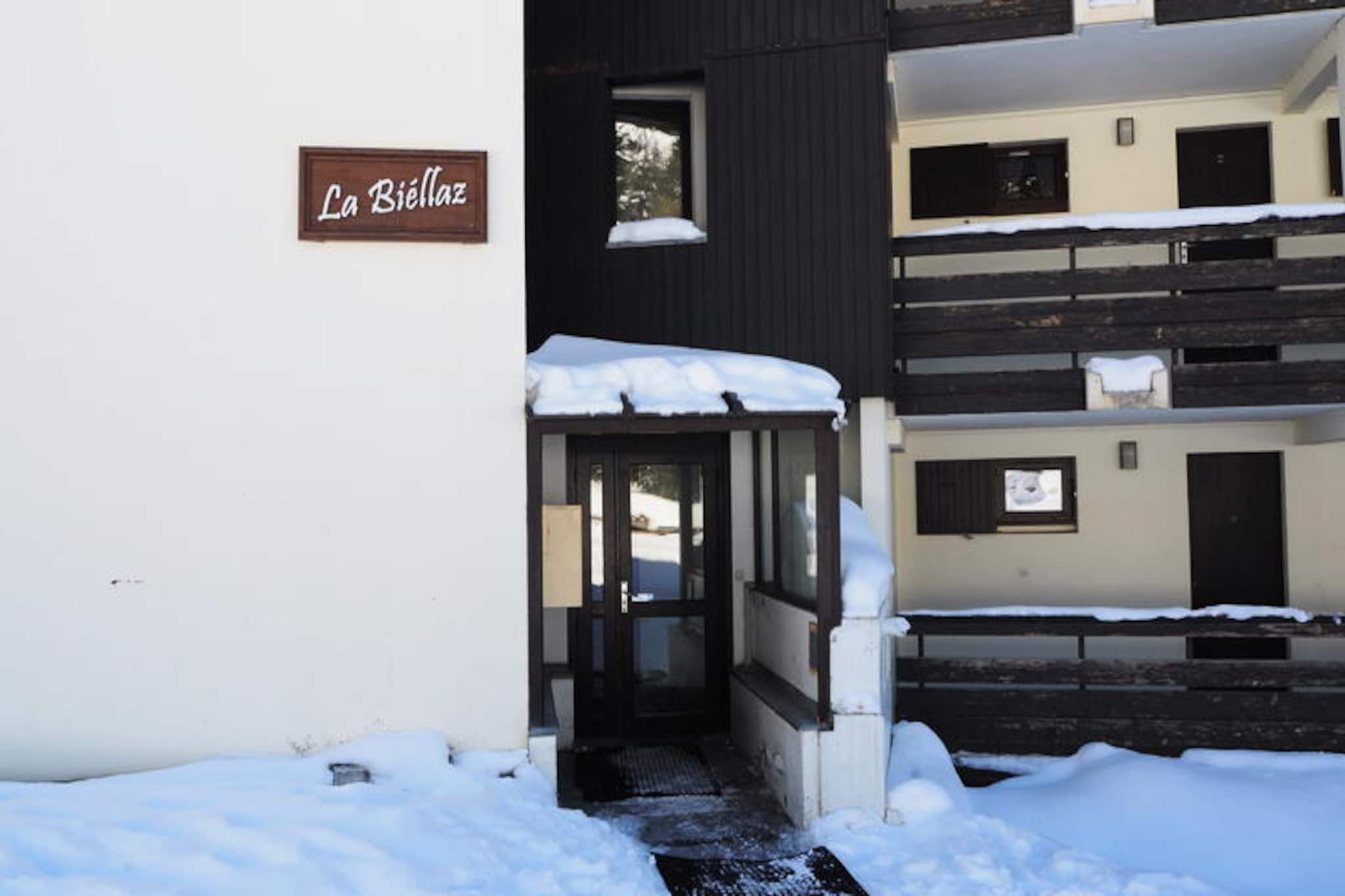 Renovated apartment · Ski-in/ski-out access · Mountain view