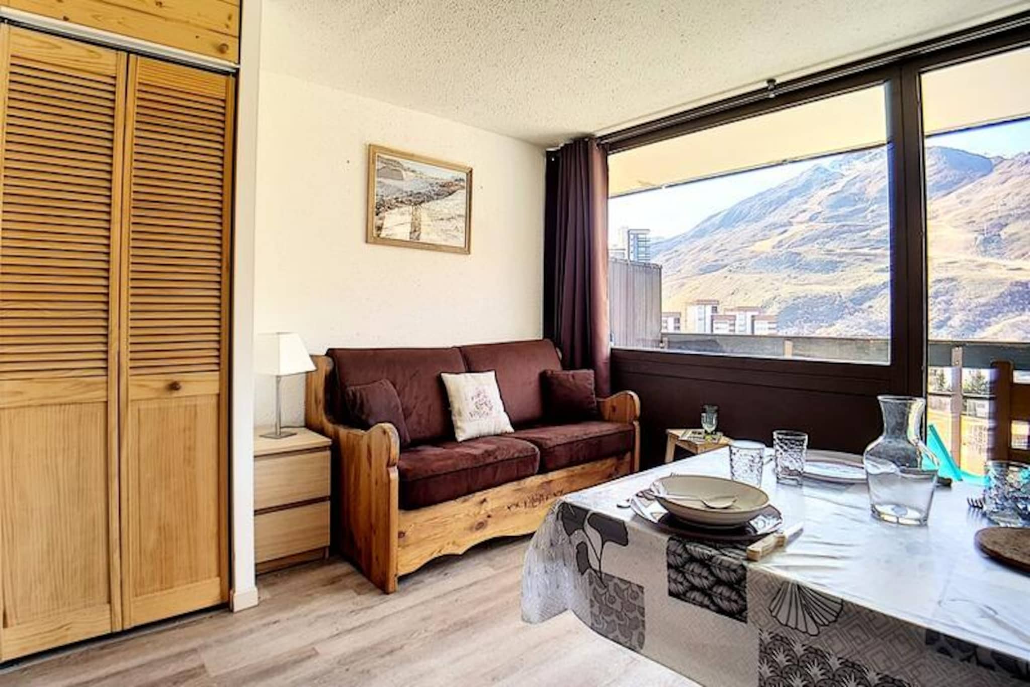High above the charming La Croisette district, this beautifully renovated studio apartment offers an idyllic alpine retreat for up to four guests. Imagine waking up to the crisp mountain air and stepping out onto your private south-facing balcony, where the sun-drenched slopes of the French Alps stretch before you. Perfectly positioned for ski enthusiasts, the Aravis building provides direct ski-in/ski-out access, with beginner slopes just steps away and the main ski lifts at your doorstep. Whether you're a seasoned skier or a family seeking snowy adventures, this location ensures every moment is filled with ease and excitement. \n\nInside, the 20m² studio is thoughtfully designed to maximize comfort and functionality. The living area features a cozy sofa bed for two, while the entrance partition offers two single bunk beds, making it ideal for families or small groups. The fully equipped kitchen includes modern appliances such as a refrigerator, induction hobs, combination oven, and dishwasher, allowing you to prepare hearty meals after a day on the slopes. The bathroom, complete with a bathtub and toilet, provides a relaxing space to unwind. Additional amenities like a television, paid Wi-Fi, and complimentary cot and high chair (upon request) ensure a convenient and enjoyable stay. \n\nBeyond the apartment, the vibrant La Croisette district invites you to explore its shopping arcade, just a two-minute walk away, and the nearby ESF ski school meeting point. Families will appreciate the Pioupiou Club, a daycare and snow garden located a short 10-minute stroll across the district. With its unbeatable location, modern comforts, and breathtaking alpine views, this studio is the perfect base for creating unforgettable memories in the heart of the French Alps.