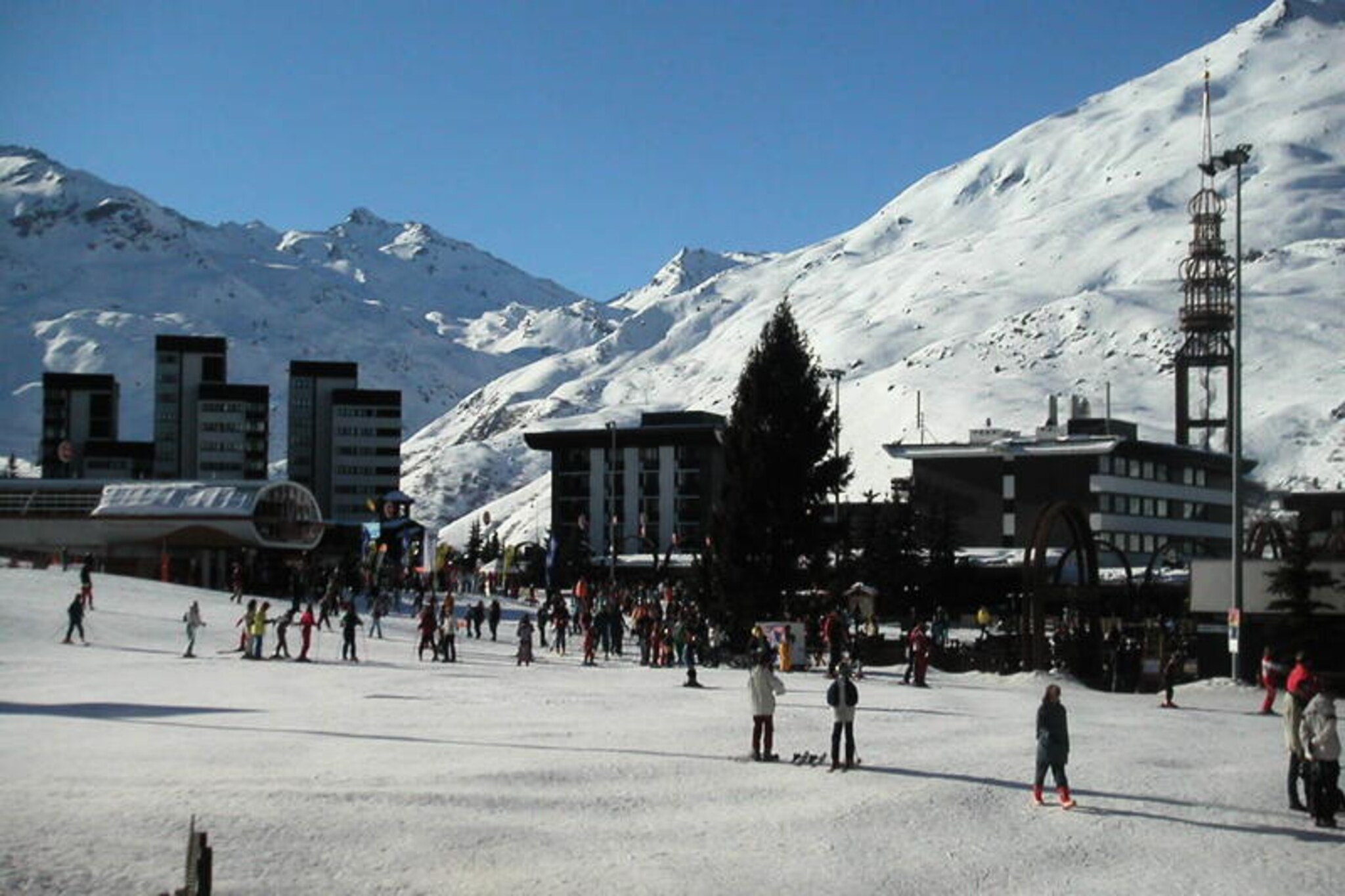 Bright studio · Ski-in/ski-out access · Balcony