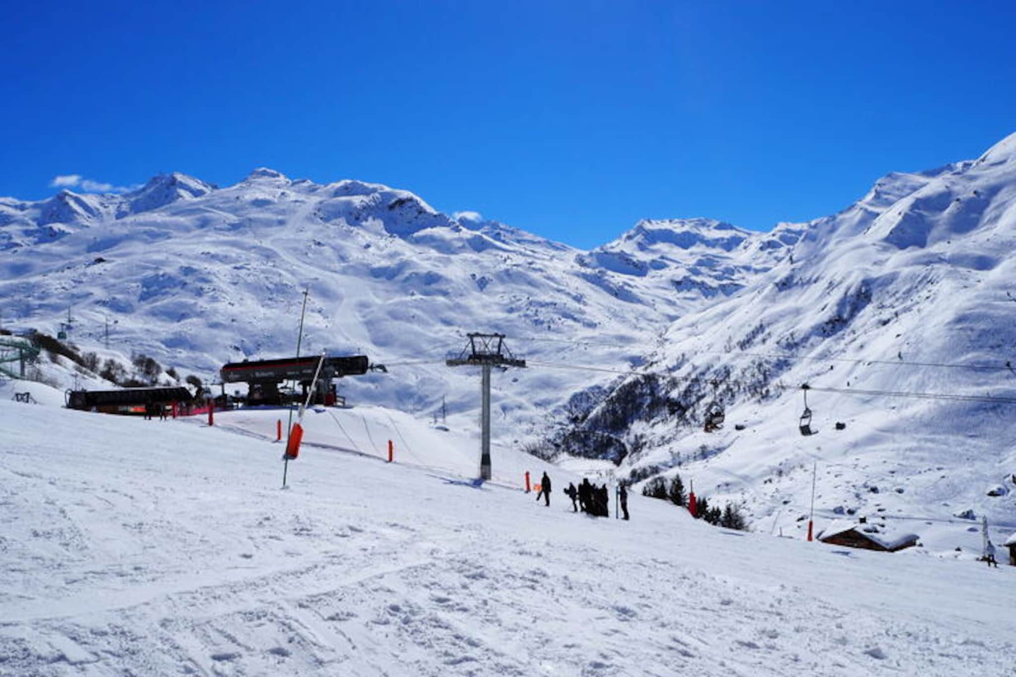 Spacious apartment · Close to the slopes · Balcony