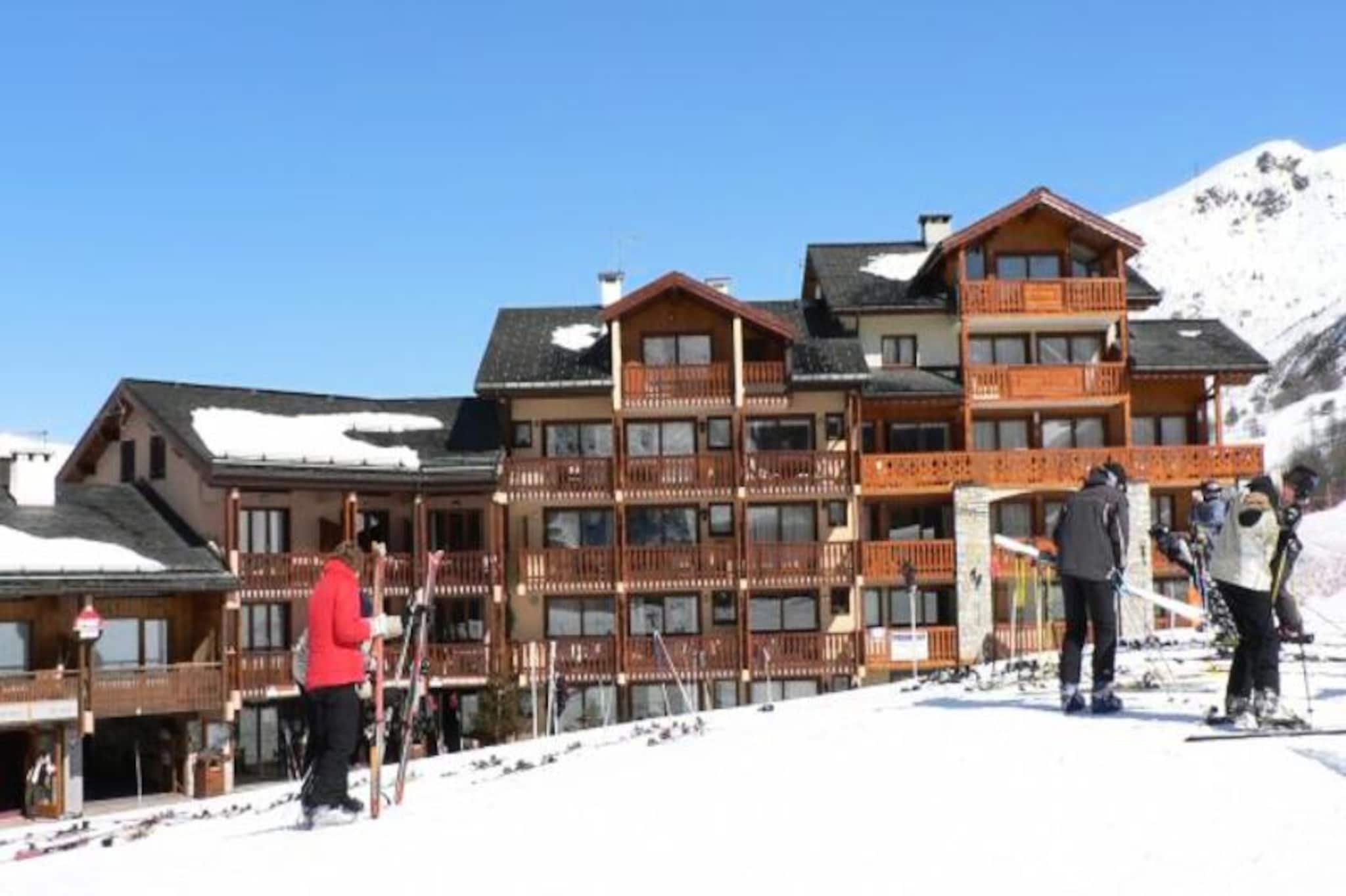 In the charming Grangeraies district, where the alpine spirit meets modern luxury, this beautifully renovated duplex apartment offers a serene retreat for your mountain getaway. Imagine sipping coffee on the south-east facing balcony, surrounded by breathtaking views, as the morning sun bathes the peaks of the 3 Valleys. With its warm ambiance and thoughtful design, this residence invites you to relax and reconnect with nature in the heart of the French Alps. \n\nThe apartment spans 48 m² and accommodates up to six guests, making it ideal for families or small groups. On the ground floor, the living room is a cozy haven equipped with a television and fiber optic Wi-Fi, while the fully equipped kitchen boasts modern appliances, including a fridge-freezer, oven, microwave, and dishwasher. Upstairs, the en-suite bedroom offers a double bed, private shower, and even a washing machine and dryer for added convenience. A second bedroom features bunk beds, perfect for children over six, while the main floor includes another double bedroom and a sleek bathroom with a towel warmer. \n\nLocated just a short walk from the Saint Martin 1 gondola lift, this property provides direct access to the world-renowned 3 Valleys ski area. Nearby, you'll find grocery stores, sports equipment rentals, and a ski school, ensuring everything you need is within reach. The village center, with its charming shops and restaurants, is only a 10-minute stroll away, offering a delightful taste of local culture and cuisine. \n\nWhether you’re here for the thrill of skiing or the tranquility of alpine summers, this luxurious apartment promises an unforgettable stay. With its prime location, modern amenities, and cozy atmosphere, it’s the perfect base for exploring the beauty and adventure of the French Alps.