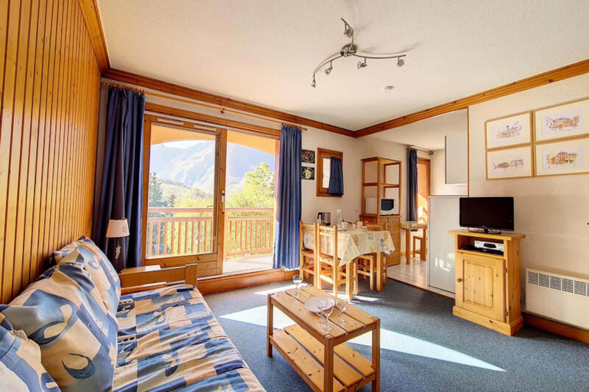 Bright & spacious apartment · Close to the slopes · Balcony
