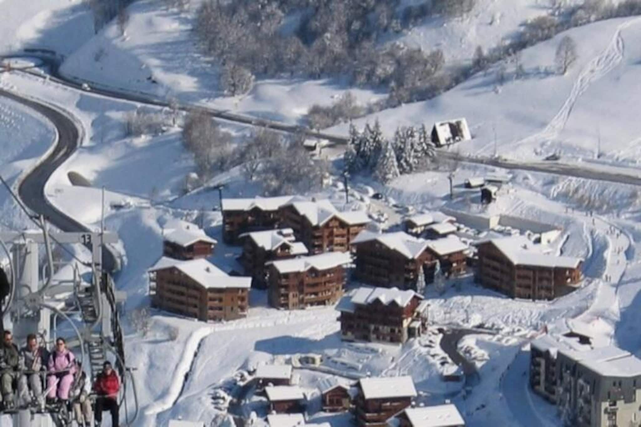 Spacious and comfortable apartment · Close to the slopes · Balcony