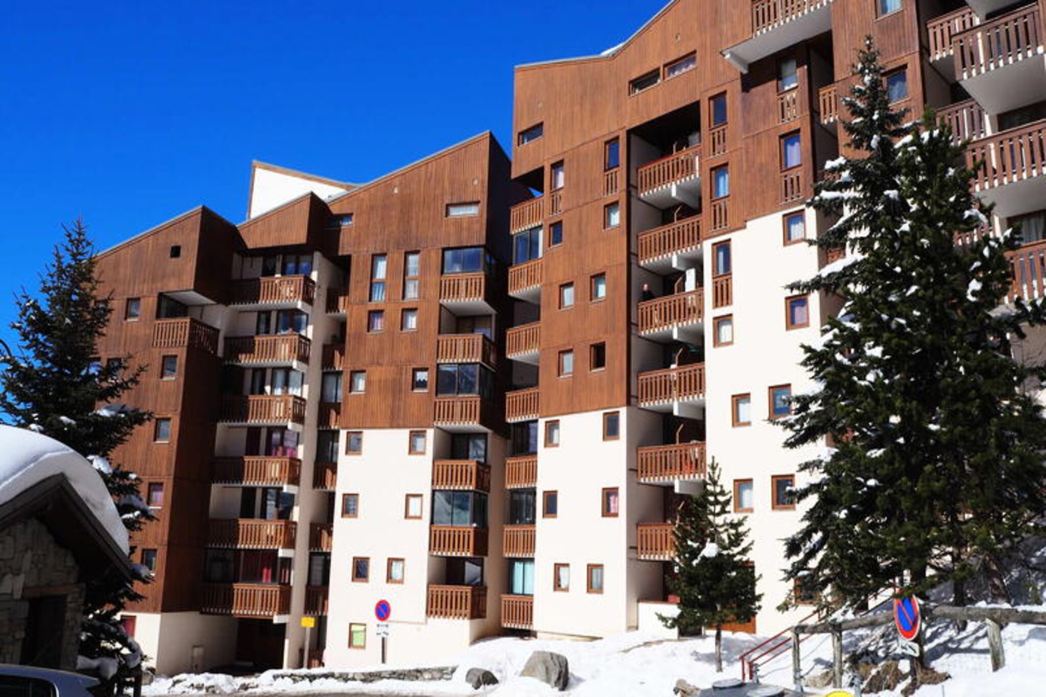 Renovated apartment · Ski-in/ski-out access · Balcony