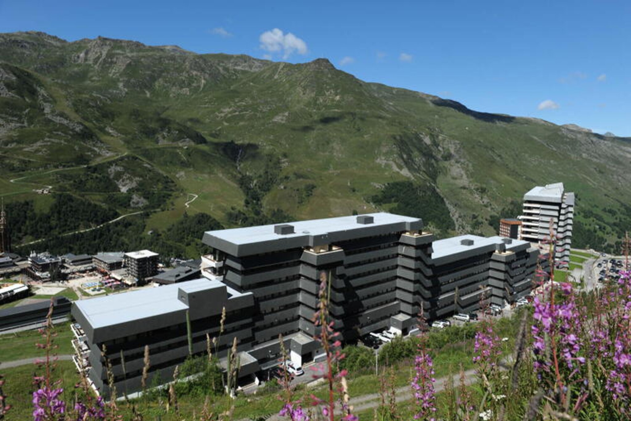 Spacious duplex apartment · Ski-in/ski-out access · Balcony