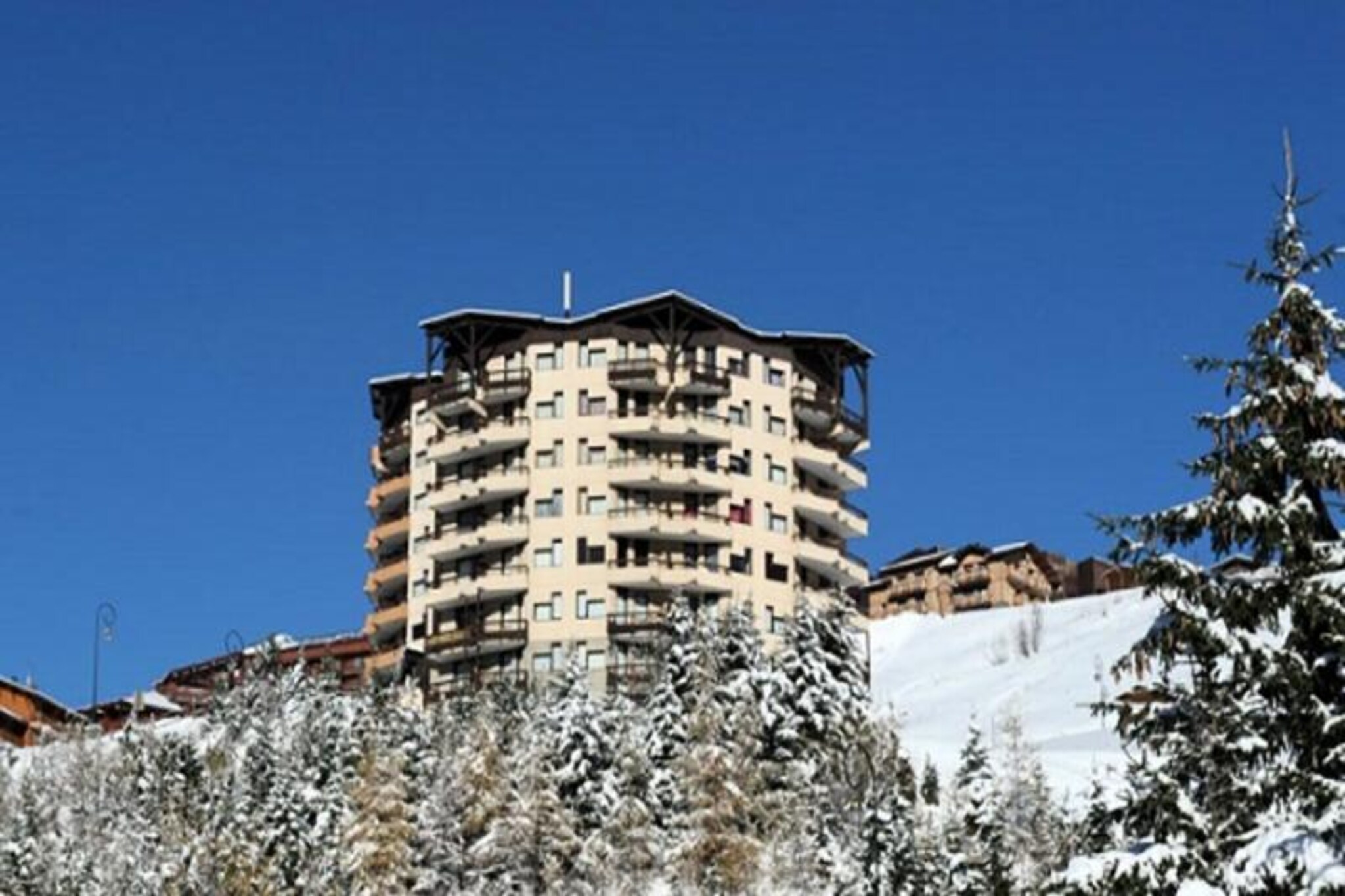 In the charming Reberty 1850 district, this cozy apartment offers a delightful alpine escape for those seeking comfort and convenience. With free parking right at the foot of the building and the slopes just 250 meters away, you’ll find yourself perfectly positioned to enjoy the best of Les Menuires. Imagine waking up to the crisp mountain air and stepping onto your east-facing balcony to soak in the morning light before heading out for a day of skiing or exploring the scenic surroundings. The Médian residence is ideal for couples or small families looking for a peaceful retreat amidst the beauty of the French Alps. \n\nThis thoughtfully renovated 24 m² apartment, located on the second floor with elevator access, comfortably accommodates up to four guests. The living room features a single sofa bed and a pull-out bed, while the bedroom is equipped with two single bunk beds. The laminate flooring adds a modern touch, and the fully equipped kitchen includes everything you need to prepare hearty meals, from a 2-burner cooktop to a raclette and fondue set for authentic alpine dining experiences. The bathroom with a bathtub and toilet ensures a relaxing end to your day, and the apartment is pet-friendly, making it a welcoming space for all. \n\nNearby, you’ll find shops and a ski school, making it easy to gear up for your adventures or enroll in lessons to refine your skills. Whether you’re here for winter sports or summer hikes, the location offers seamless access to the slopes and trails. Paid Wi-Fi is available for those who wish to stay connected, and the residence’s tranquil atmosphere is perfect for unwinding after a day of activity. \n\nWith its blend of modern amenities and alpine charm, this apartment invites you to create unforgettable memories in the heart of Les Menuires. Whether you’re savoring a warm raclette dinner or gazing at the snowy peaks, every moment here is a celebration of mountain living.