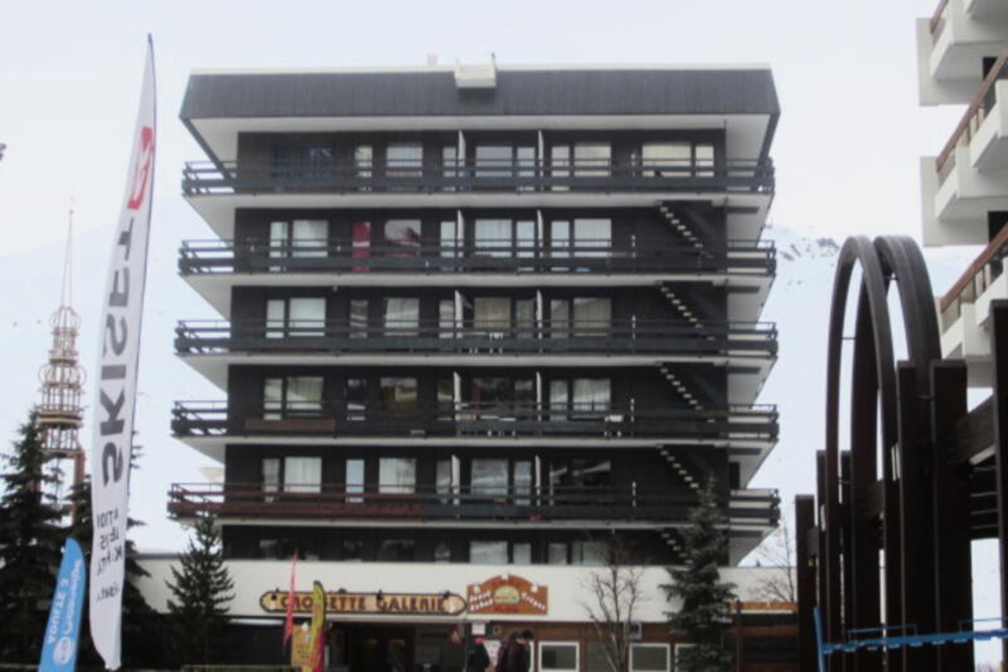 Spacious apartment · Ski-in/ski-out access · Balcony