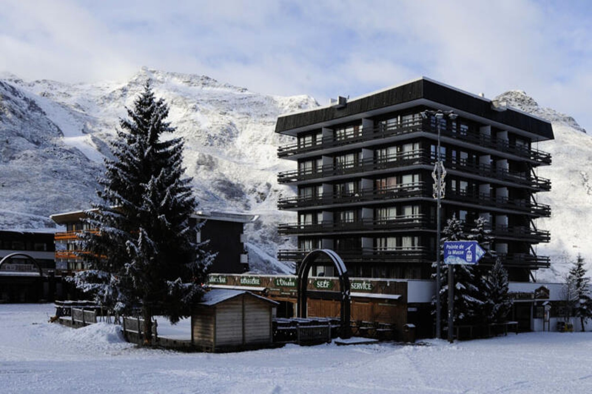 Pleasant studio · Ski-in/ski-out access · Balcony