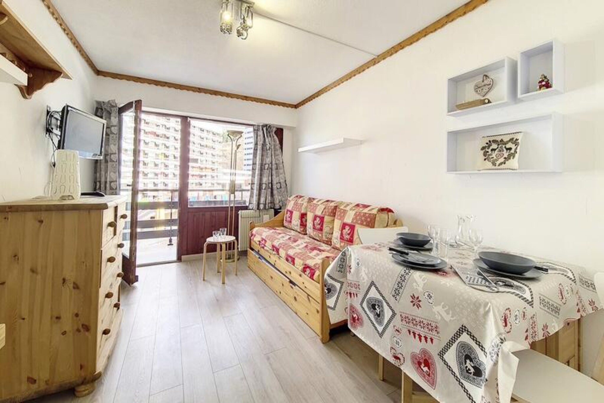 Pleasant studio · Ski-in/ski-out access · Balcony