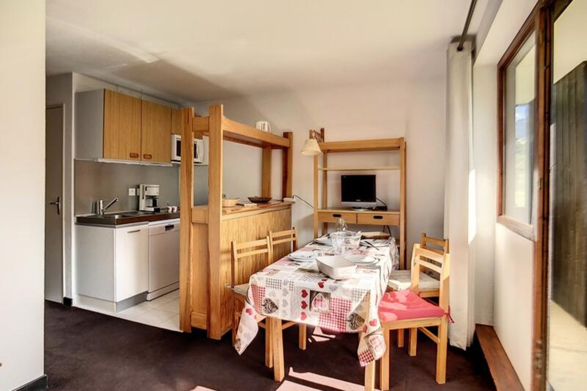Bright apartment · Ski-in/ski-out access · Balcony