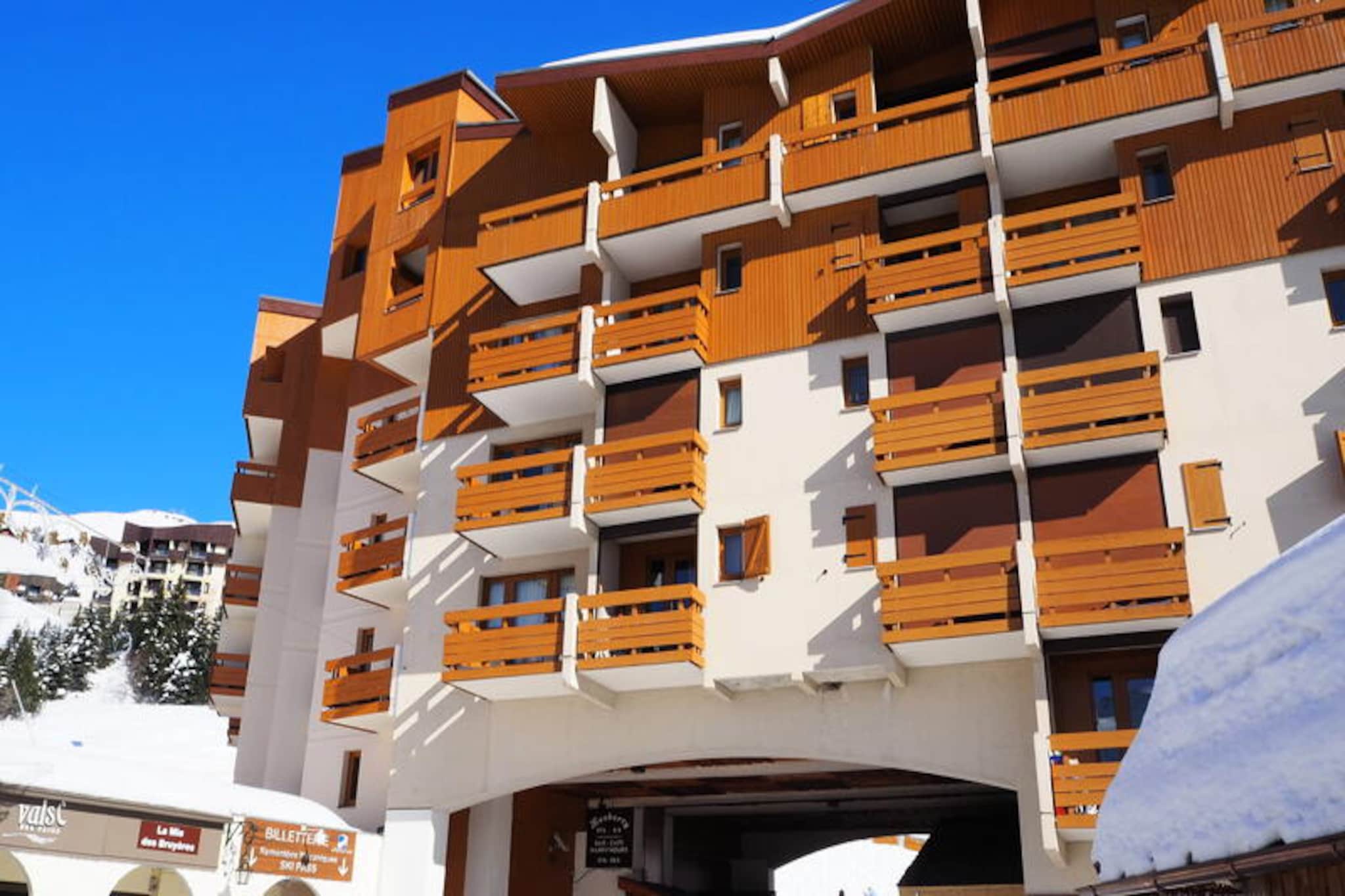 In the heart of the vibrant Bruyères district, this cozy studio apartment offers a perfect alpine escape with direct ski-in/ski-out access. Imagine stepping out onto the snow-covered slopes right from your doorstep, surrounded by the lively atmosphere of Les Menuires. From the northwest-facing balcony on the 5th floor, you can unwind and take in the serene mountain views after a day of adventure in the renowned Three Valleys ski area. This charming retreat is ideal for couples or small groups seeking both convenience and comfort in the French Alps.
The 18 m² studio is thoughtfully designed to maximize space and functionality. It features a double sofa bed and two single bunk beds, comfortably accommodating up to three guests. The living area is equipped with a television and DVD player, perfect for cozy evenings indoors. The compact kitchen includes all the essentials, such as a 2-burner electric hob, microwave, refrigerator, dishwasher, kettle, coffee maker, and toaster, allowing you to prepare your favorite meals with ease. The bathroom is fitted with a shower and toilet, ensuring a practical and pleasant stay. The apartment is carpeted throughout, creating a warm and inviting atmosphere.
The Bruyères district is a hub of activity, offering a variety of restaurants, shops, a tourist office, and even a water park and wellness center. Families will appreciate the nearby cinema, toboggan run, ski school, and children’s playground, making it an excellent choice for travelers of all ages. For added convenience, the residence features an elevator and secure entry system.
Whether you’re here to carve through pristine slopes, explore the vibrant local scene, or simply relax in the comfort of your alpine retreat, this studio apartment provides the perfect base for an unforgettable mountain getaway.