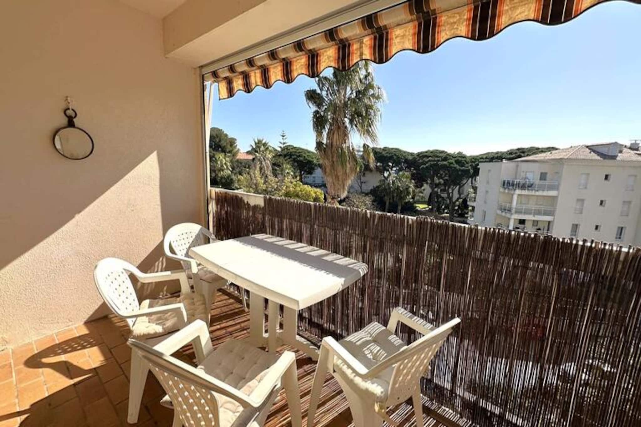 Apartment in Hyères near Beaches & Marina