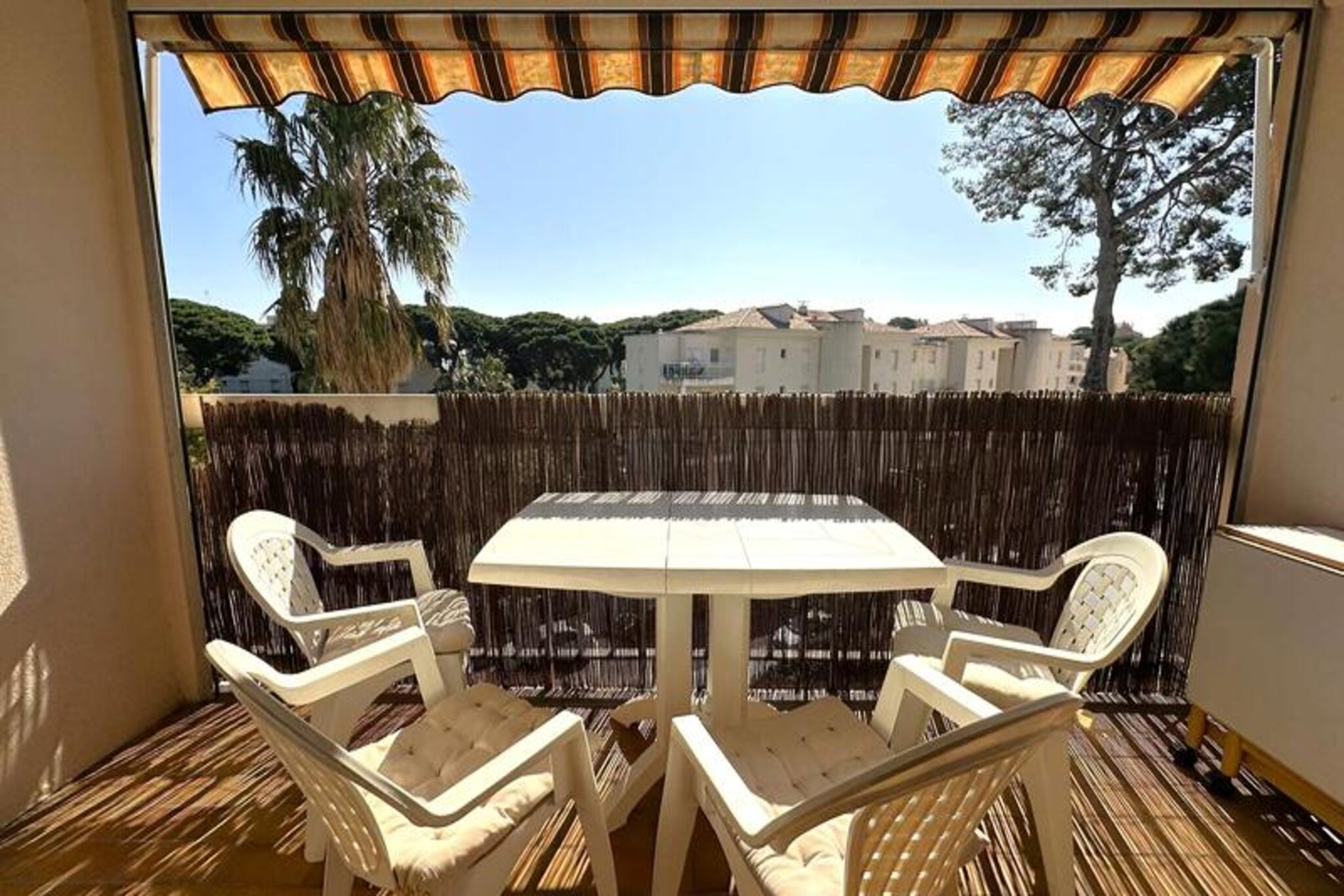 Bathed in the golden light of the Mediterranean, this charming one-bedroom apartment offers a serene escape in the heart of Hyères harbor. Imagine waking up to the gentle sounds of the marina, stepping onto your private terrace to enjoy the morning sun, and planning a day filled with seaside adventures. Whether you’re strolling to the nearby beaches or exploring the vibrant harbor, this residence is your gateway to the best of the Côte d'Azur. Perfectly situated, it combines tranquility with easy access to local attractions, making it ideal for families or couples seeking a relaxing getaway. \n\nThe apartment spans 40m² and is thoughtfully designed to ensure comfort and convenience. Located on the fourth floor, it features a southeast-facing terrace that floods the interiors with natural light. The bedroom is equipped with two single beds, while the living room offers a sofa bed for two, making it suitable for up to four guests. The separate kitchen is fully equipped with modern appliances, including an electric oven, microwave, refrigerator, dishwasher, and washing machine. The bathroom is practical and well-maintained, ensuring a hassle-free stay. \n\nThe residence itself is a haven of peace, surrounded by a lush wooded park and featuring a swimming pool for leisurely afternoons. Just steps away, you’ll find sandy beaches, bustling marina activities, and a variety of restaurants and shops. Whether you’re indulging in fresh seafood at the harbor or embarking on a ferry to explore nearby islands, the location offers endless possibilities for adventure and relaxation. \n\nChoose this apartment for its unbeatable combination of comfort, location, and charm. With the Mediterranean as your backdrop, every moment here is an invitation to unwind and savor the beauty of the French Riviera.