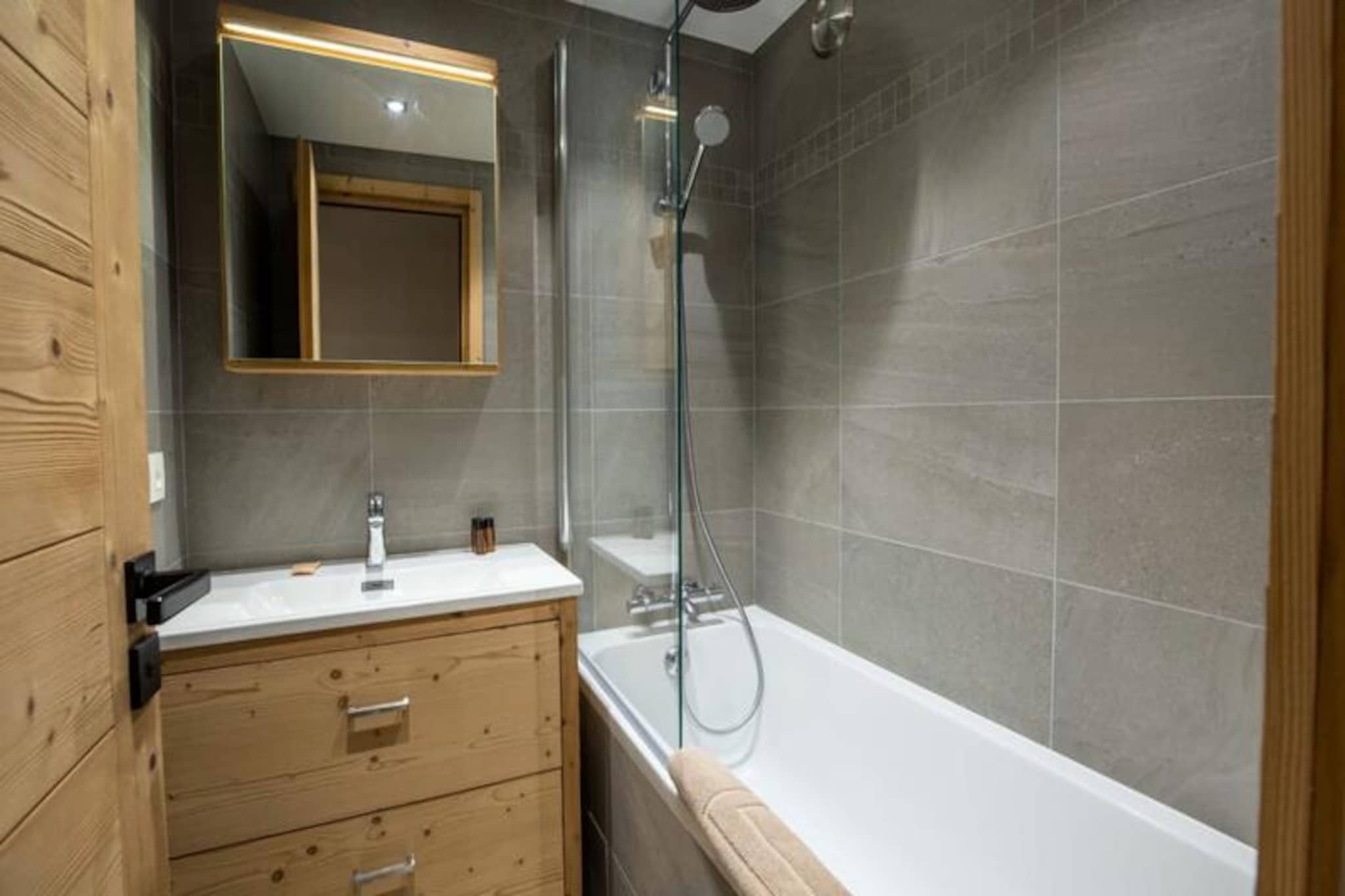 Cybèle 2-Nicht zugeordnet