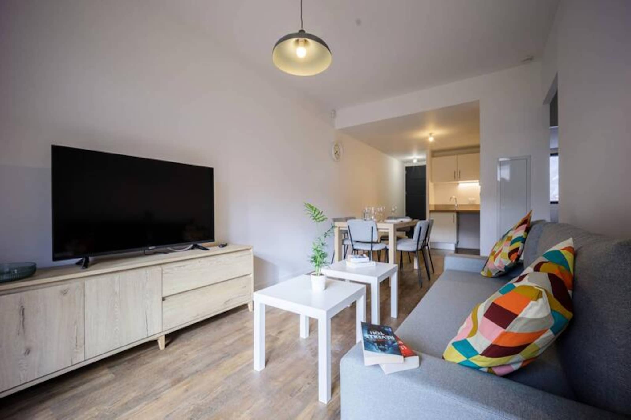 In the picturesque village of Loudenvielle, this charming new apartment offers an idyllic retreat for up to six guests. Surrounded by the serene beauty of the Pyrenees, it’s a perfect base for both relaxation and adventure. Imagine waking up to crisp mountain air, enjoying your morning coffee on the south-facing terrace, and planning your day amidst breathtaking natural landscapes. Whether you’re here for skiing, hiking, or simply unwinding, this property promises a memorable stay.
The apartment features a modern open-plan kitchen and living room, creating a warm and inviting space for cooking and socializing. With two cozy bedrooms—one with a double bed and another with two single beds—plus a comfortable sofa bed in the living room, there’s ample space for families or groups of friends. The south-facing terrace is the perfect spot to soak up the sun or admire the surrounding views. Optional extras, such as linen and towel rentals, add convenience to your stay, while the property’s no-pet policy ensures a clean and peaceful environment.
Located just five minutes from the SkyVall gondola lift, you’ll have easy access to the Peyragudes ski resort and its thrilling mountain bike trails. The nearby Balnéa spa offers a haven of relaxation with its thermal baths, while the lake invites you to enjoy jogging, pedal boating, or simply taking in the stunning scenery. Shops, a cinema, and the village center are all within walking distance, making it easy to explore and enjoy local amenities.
Whether you’re seeking adventure in the mountains or a tranquil escape, this apartment in Loudenvielle provides the perfect blend of comfort, convenience, and natural beauty. Create unforgettable memories in this enchanting corner of the Pyrenees.