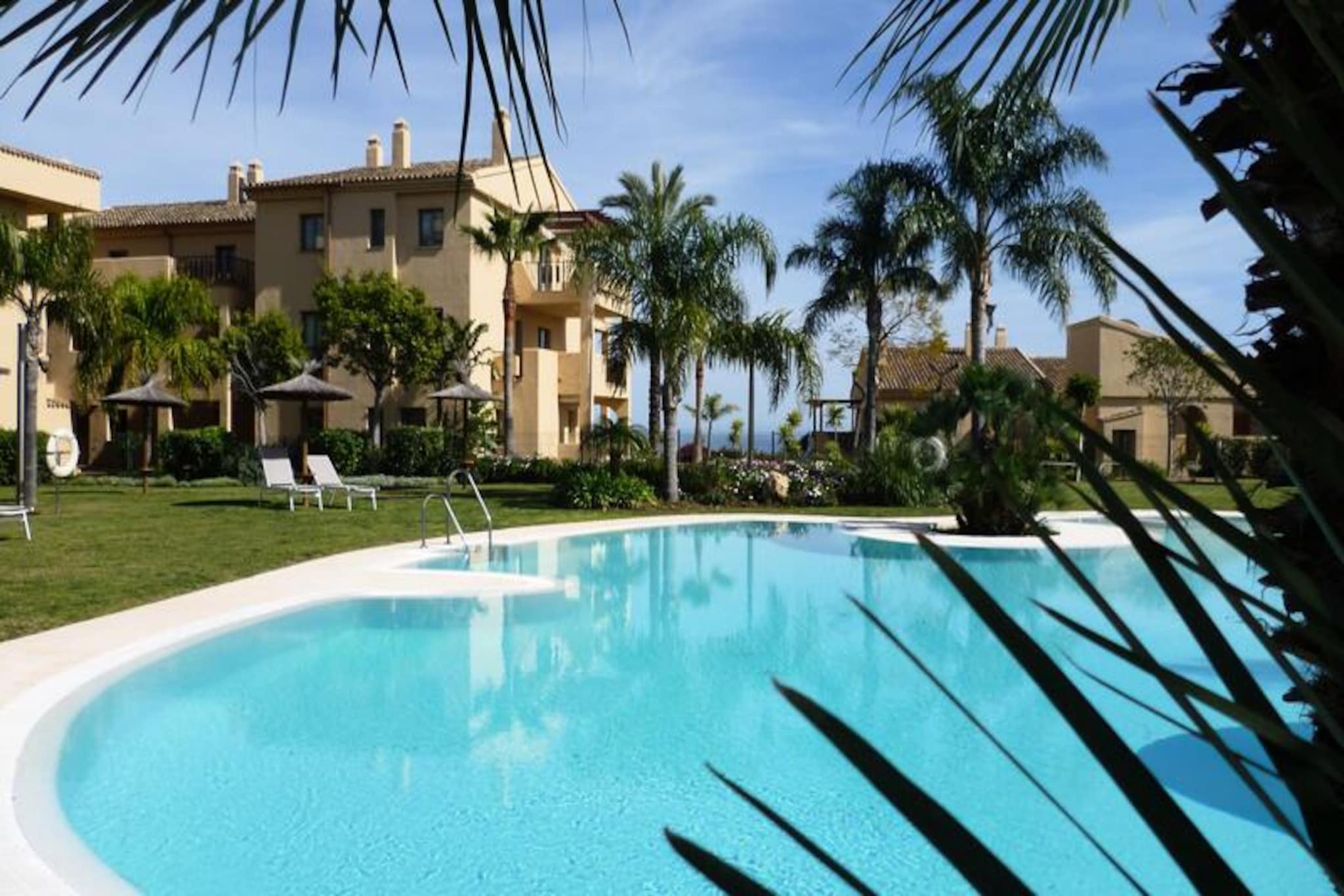 Apartment in Benahavís with Infinity Pool