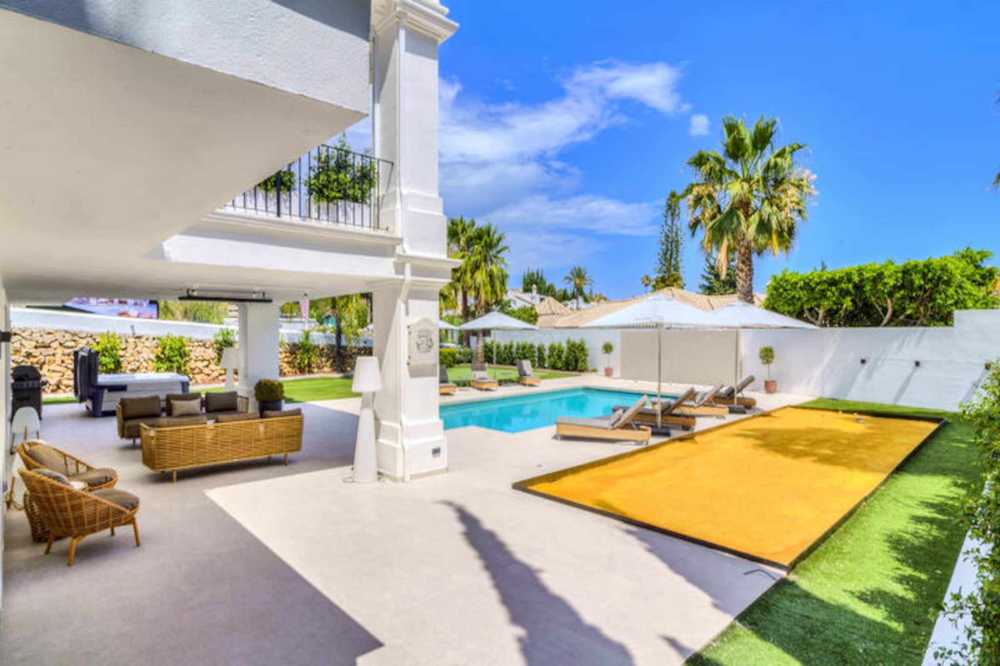 Villa in Nueva Andalucía with Heated Pool