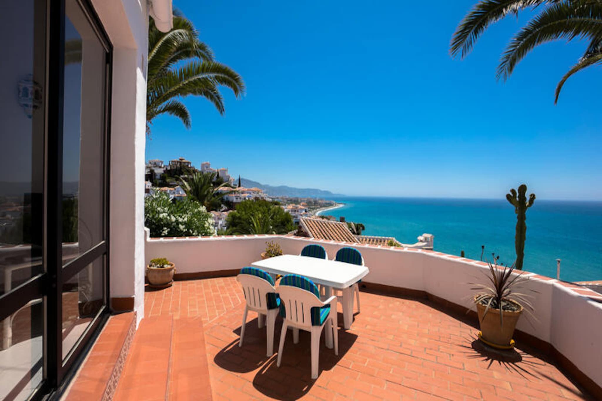 Apartment in Nerja with Sea Views & Spa