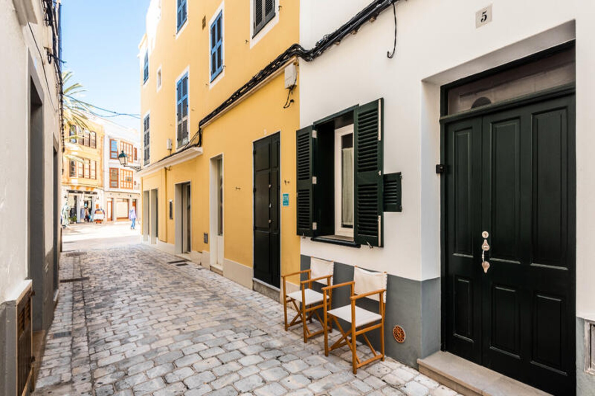 Step into a world of charm and history with this unique holiday home in the heart of Ciutadella. Combining traditional Menorcan architecture with modern comforts, this property offers an unforgettable stay in one of Spain’s most enchanting towns. From its romantic ambiance to its thoughtful design, every corner of this house tells a story, inviting you to relax and immerse yourself in the beauty of the island. With two bicycles available for your use, exploring the cobblestone streets and hidden gems of Ciutadella becomes an adventure in itself. Just ask us for them and start your journey!
The house boasts two cozy bedrooms spread across two floors, ensuring privacy and comfort for all guests. The designer bathroom, complete with a luxurious bathtub, invites you to unwind after a day of exploration, while the separate kitchen opens onto a delightful terrace where you can savor your morning coffee or an evening glass of wine. The basement, featuring a historic well and a cellar lined with Menorcan marès stone, adds a touch of authenticity and charm to your stay. A smart TV is also available, allowing you to enjoy your favorite shows during quiet evenings.
Ciutadella’s vibrant old town is just a short stroll away, offering a plethora of restaurants, shops, and cultural landmarks. Wander through its picturesque streets, visit the iconic Cathedral of Menorca, or relax by the harbor as you soak in the Mediterranean atmosphere. Whether you’re seeking adventure or tranquility, this property places you at the heart of it all.
Make this house your home away from home and experience the perfect blend of history, comfort, and island magic. Your Menorcan escape awaits!