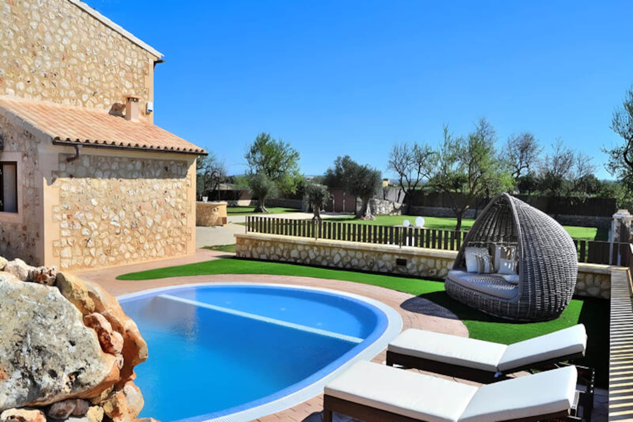 Villa in Buger with Pool and Playground