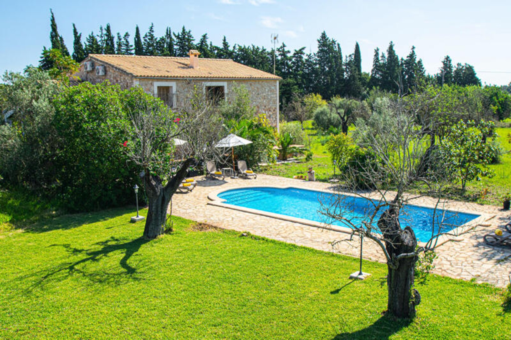 House in Buger with Private Pool & Garden