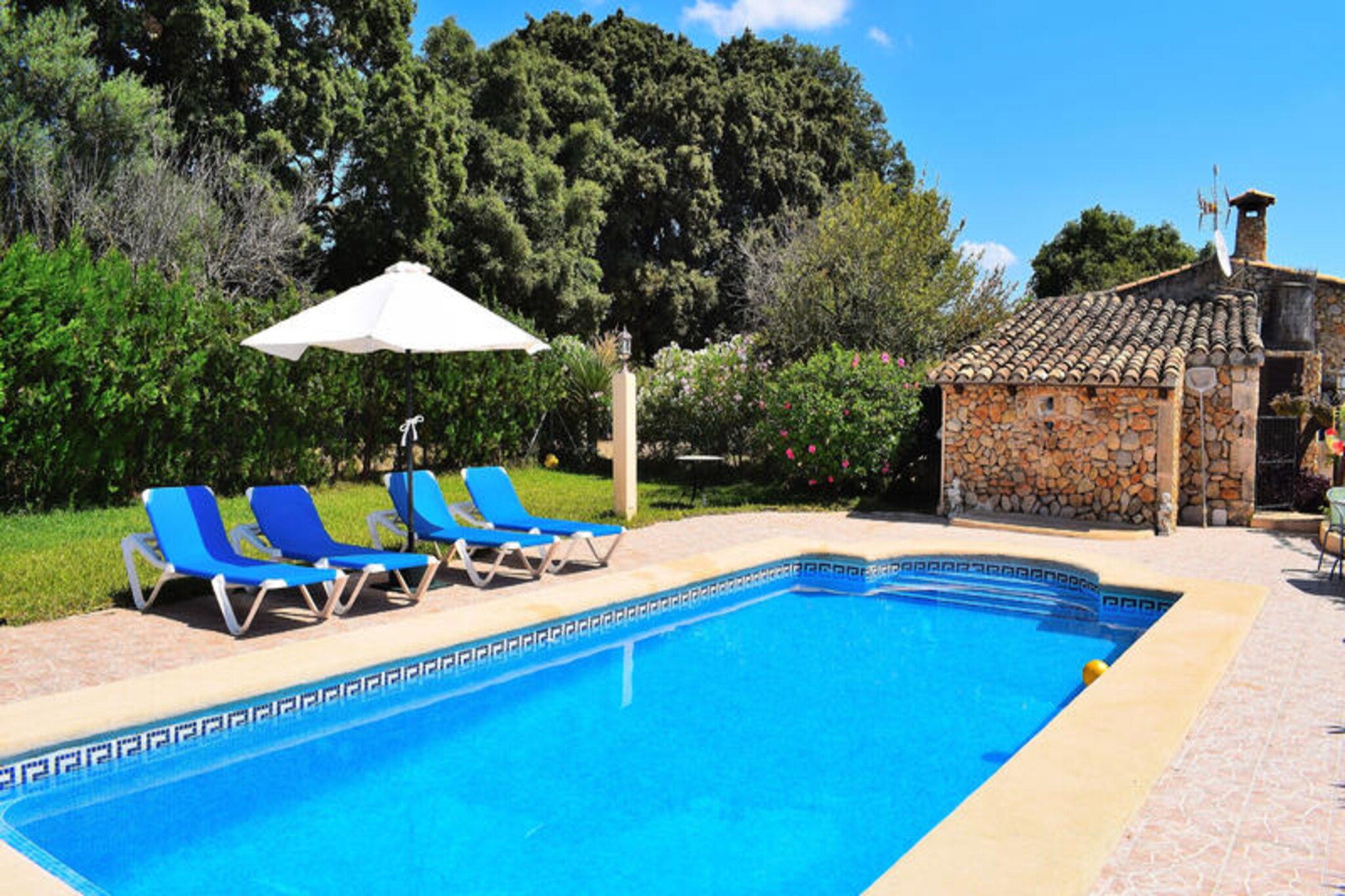 Apartment in Buger with Private Pool