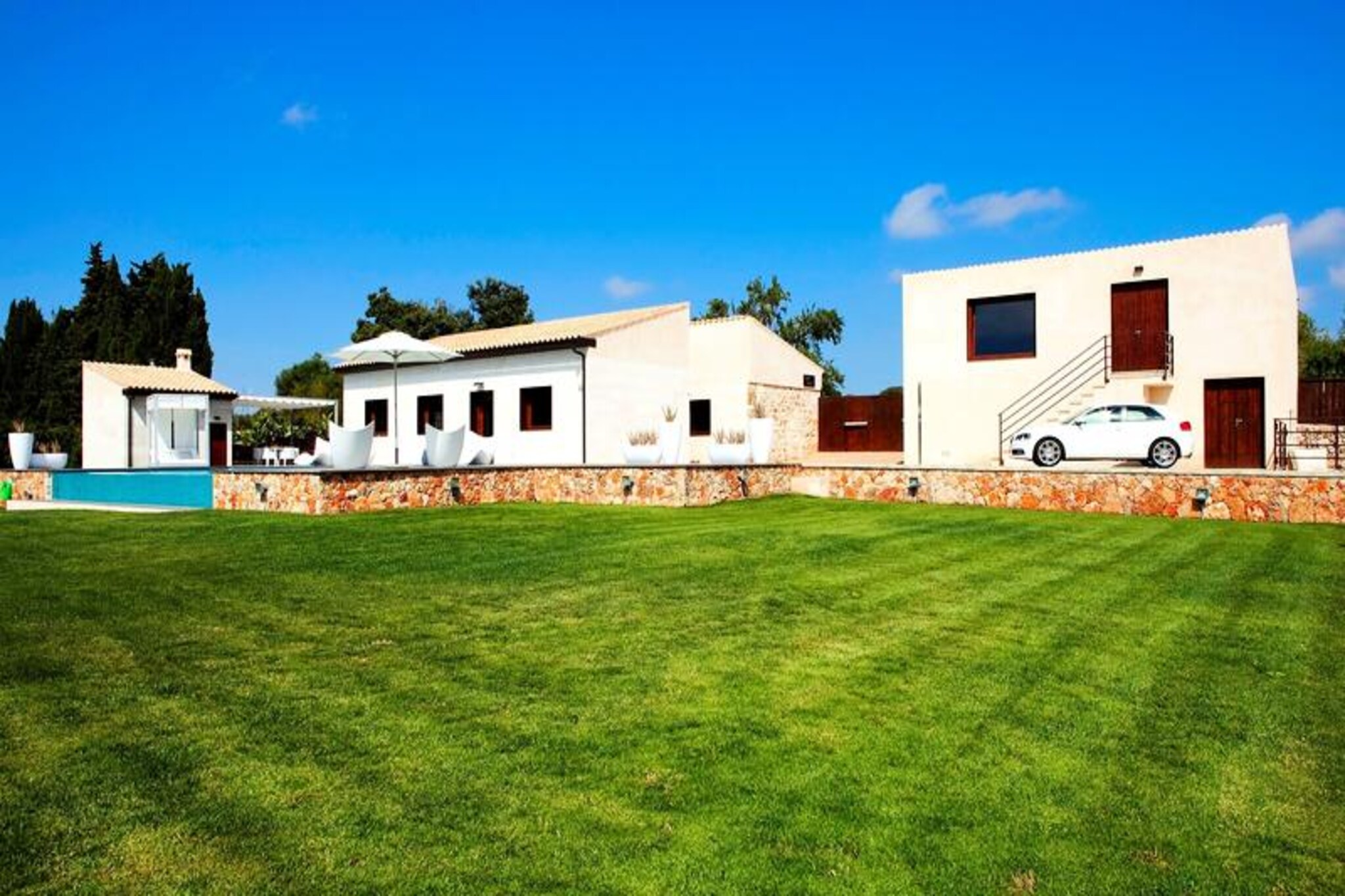 Villa near Muro with Cascading Pool
