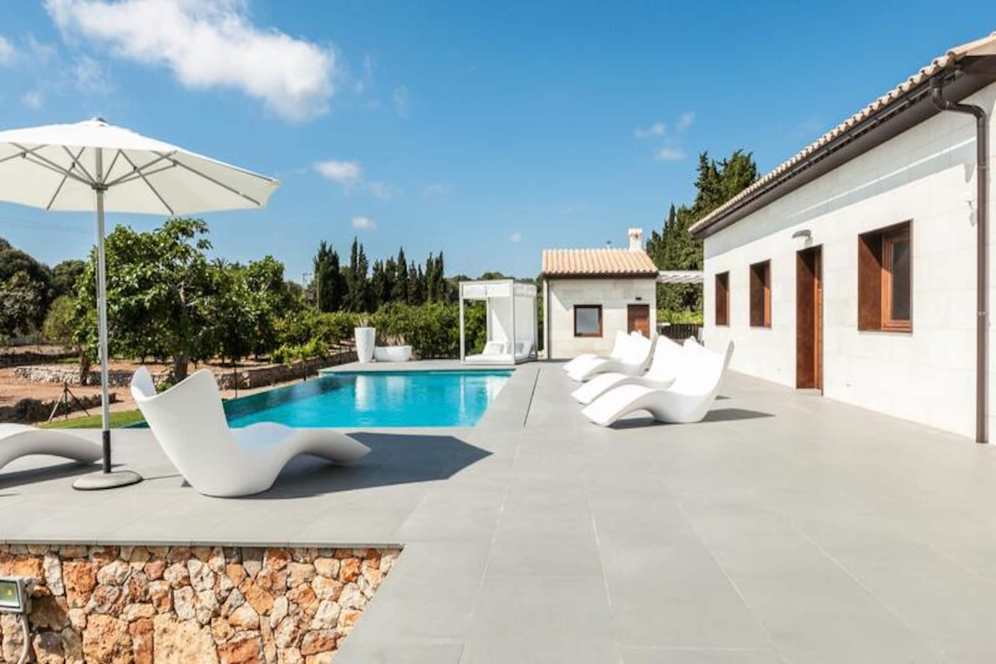 Villa near Muro with Cascading Pool