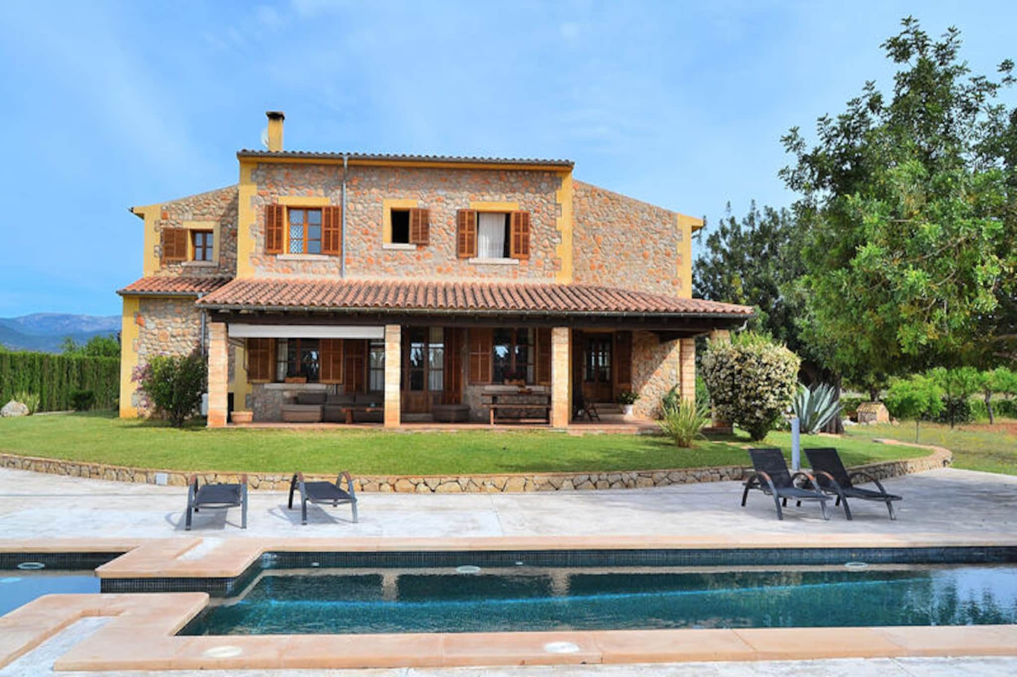 Villa in Binissalem with Pool and Vineyards