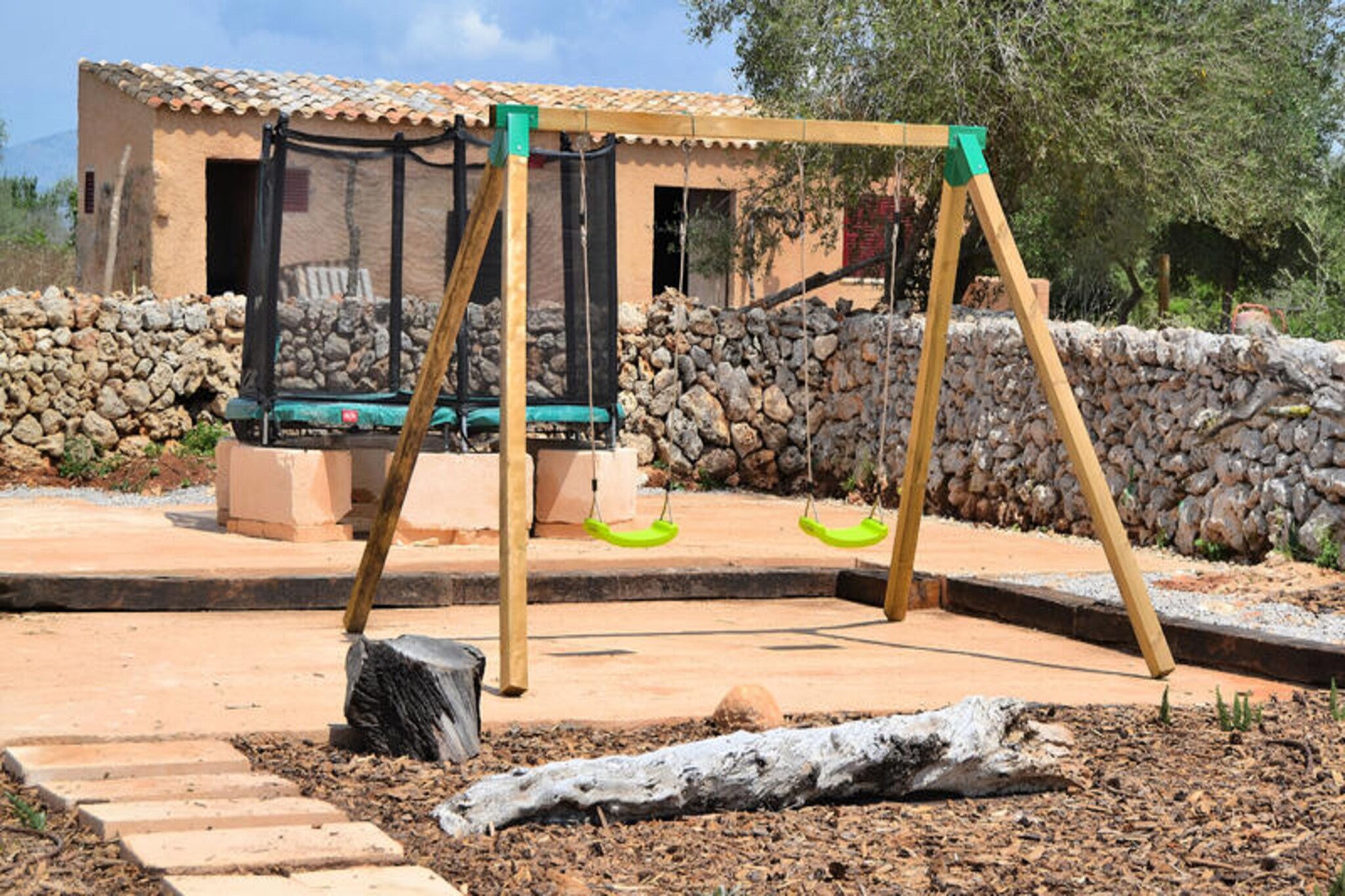 House in Llubi with Pool and Garden Bliss