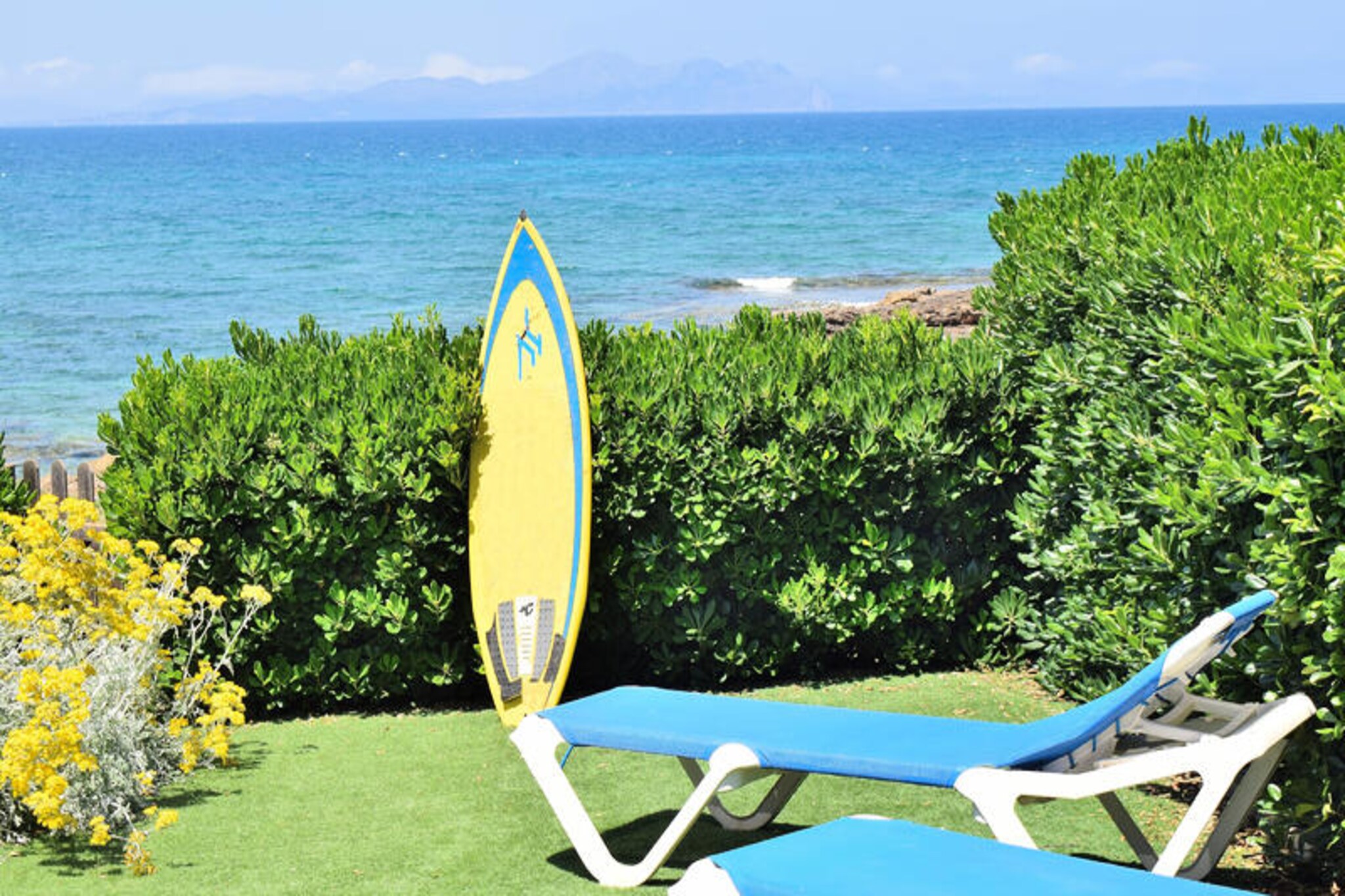Awaken your senses to the gentle sound of waves and the fresh Mediterranean breeze at this charming villa in Colonia de Sant Pere. Nestled directly on the beachfront, this idyllic retreat offers breathtaking views of the sea and surrounding mountains, creating the perfect backdrop for a serene escape. Just steps away from a rocky beach and only 90 meters from a sandy shoreline, the villa is a haven for those seeking tranquility and natural beauty. The quaint village center, with its authentic Mallorcan charm, is a mere 200 meters away, inviting you to explore its picturesque streets and local culture.
This bright and spacious 120 m² villa comfortably accommodates up to six guests across three well-appointed bedrooms. The master bedroom features a double bed, while the other two rooms offer cozy single beds. With three bathrooms—one with a shower and two with bathtubs—there’s ample space for everyone to unwind. The fully equipped kitchen opens onto a welcoming living and dining area, complete with satellite TV, a stereo system, and Wi-Fi for your convenience.
Step outside to discover your private oasis. The fenced garden, sparkling swimming pool, and barbecue area provide the perfect setting for outdoor relaxation. Whether you’re enjoying a leisurely breakfast on the patio or soaking up the sun by the pool, the stunning sea views will leave you captivated.
Colonia de Sant Pere is a hidden gem on the island of Mallorca, offering a unique blend of unspoiled nature and Mediterranean charm. From its crystal-clear waters to its peaceful ambiance, this coastal village is an ideal base for exploring the island or simply unwinding in paradise. Let this villa be your gateway to an unforgettable Mallorcan experience.